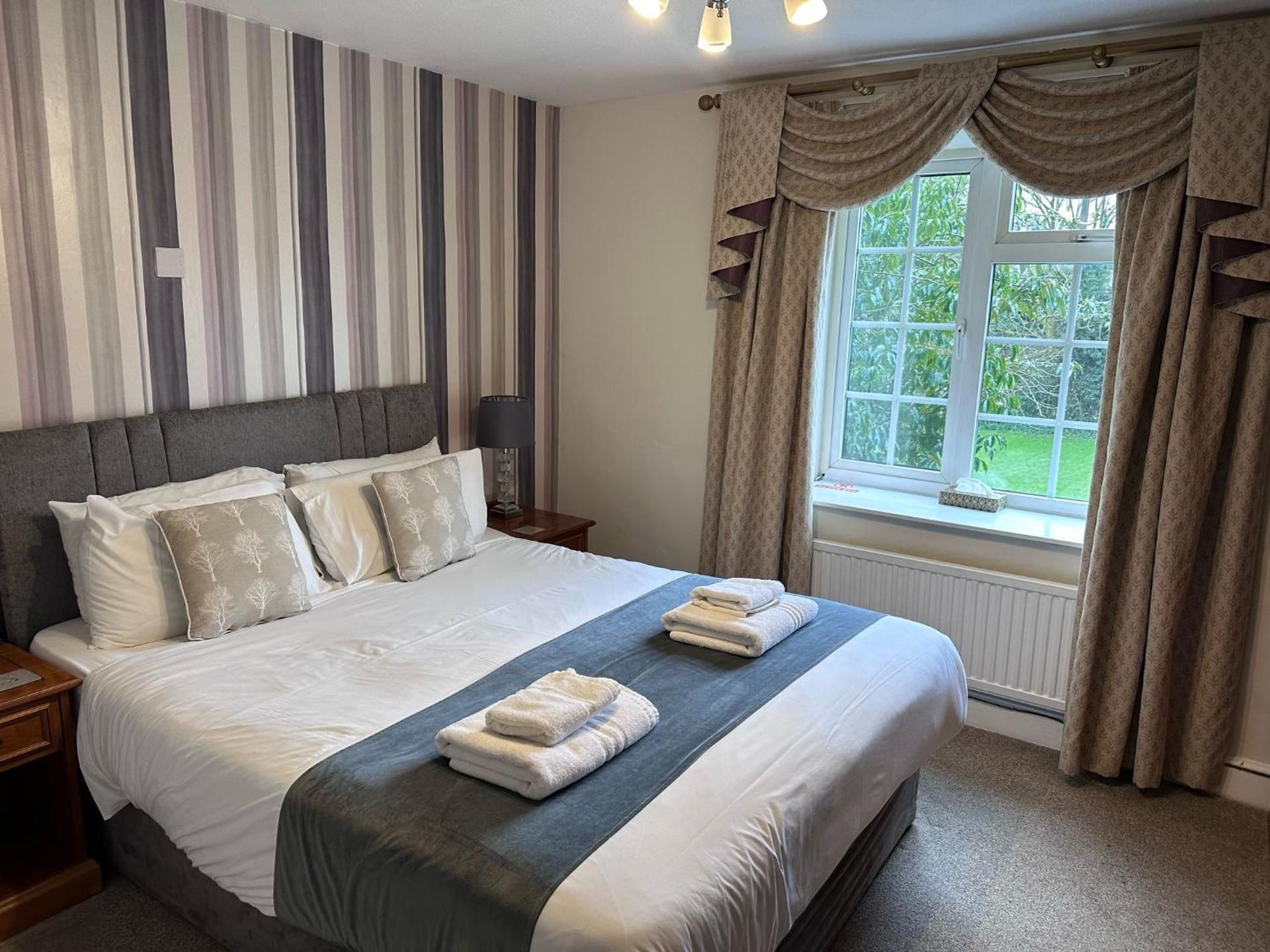 Main Lodge - Double Room with Garden View