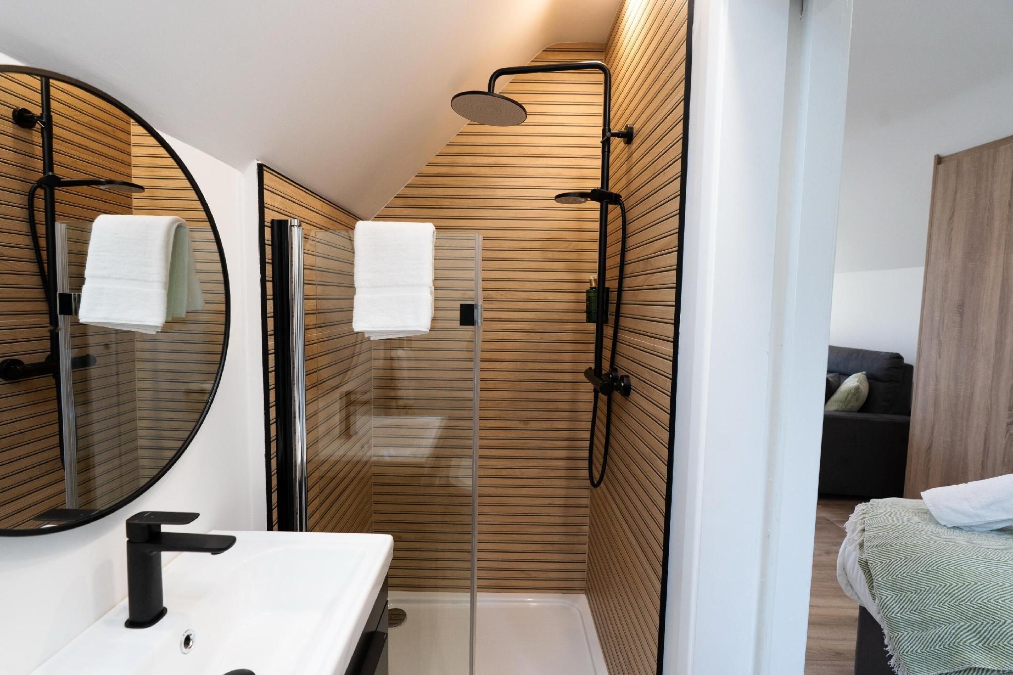 Cabin-Elite-Ensuite with Shower-Cabin 6