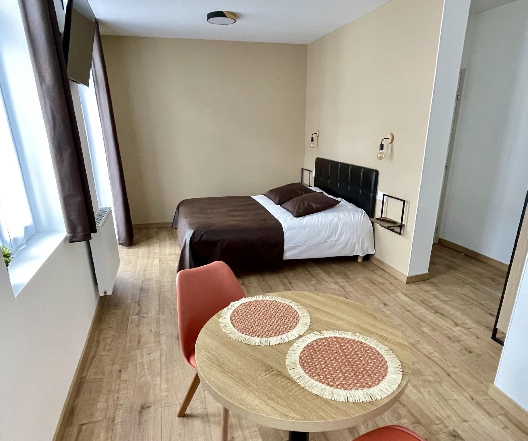 Maison-Exécutif-Salle de bain et douche-Balcon-1er étage