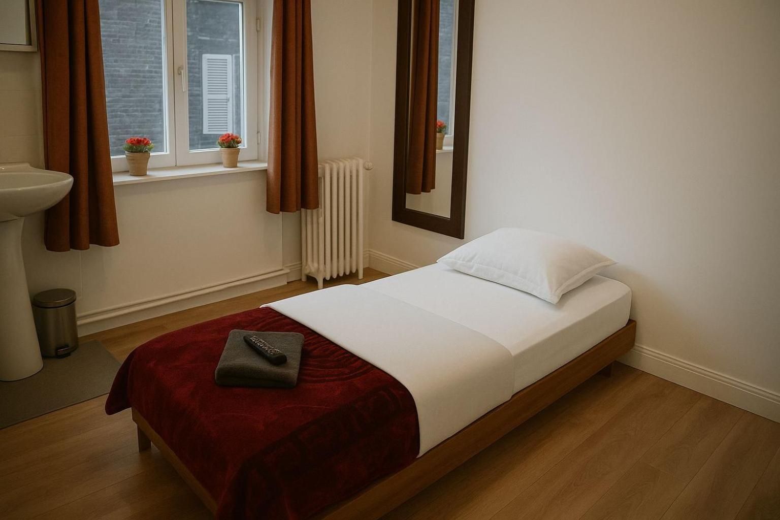 Standard Single Room with Shared Bathroom