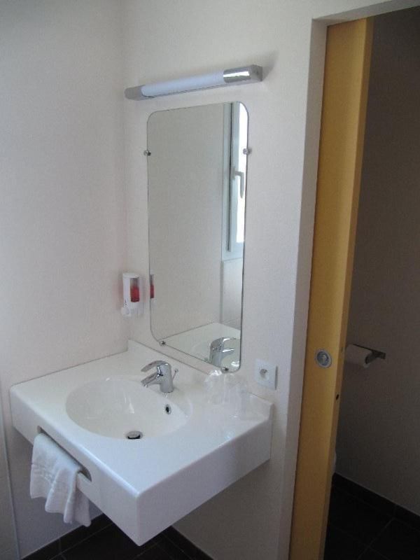 Triple Room with 3 Single Beds