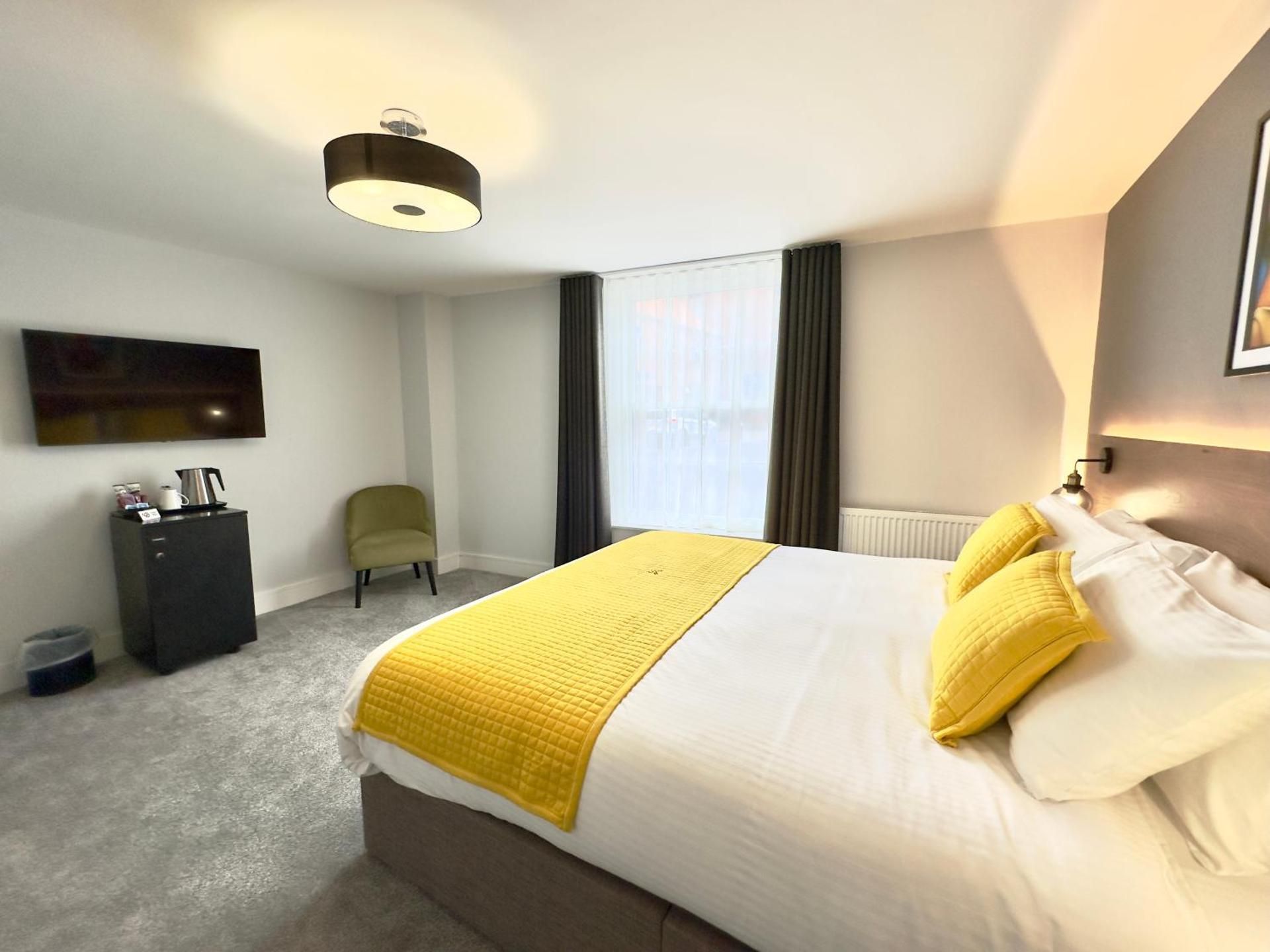 King Room with Roll-In Shower - Disability Access