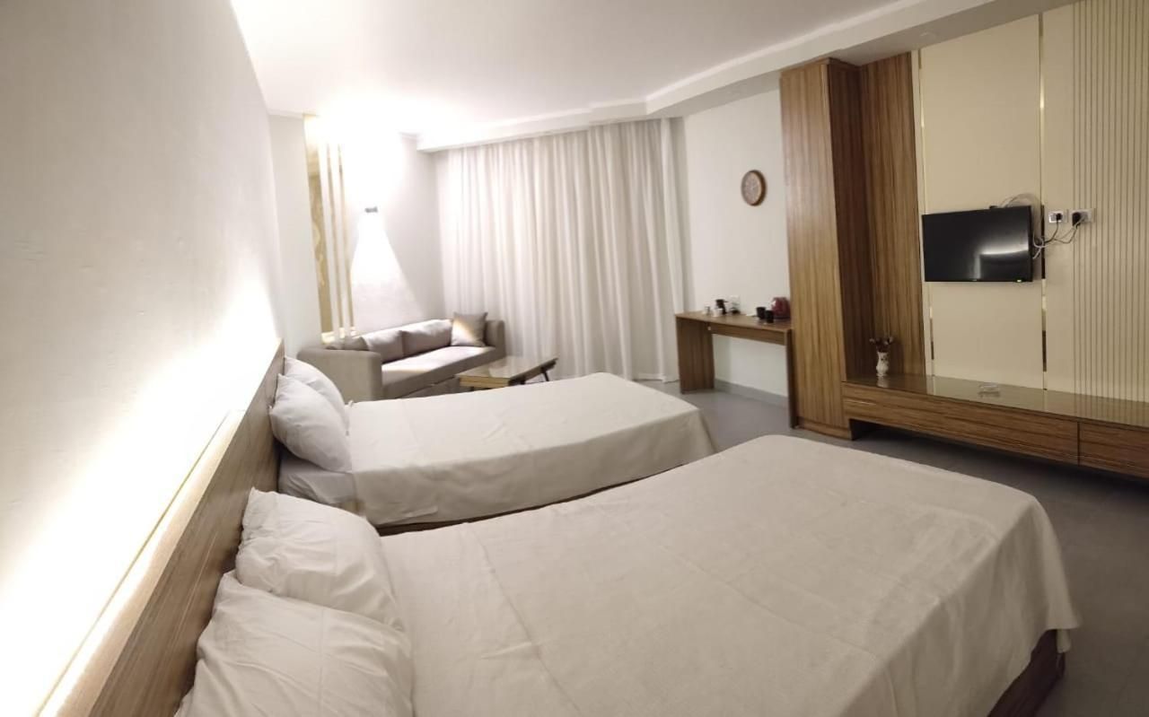 Deluxe Double Room with Balcony and Sea View