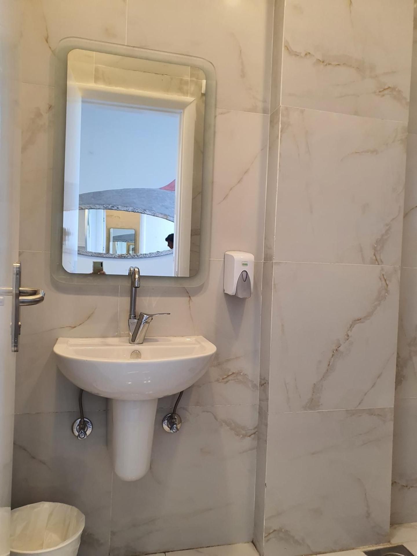 One-Bedroom Apartment with River View N402