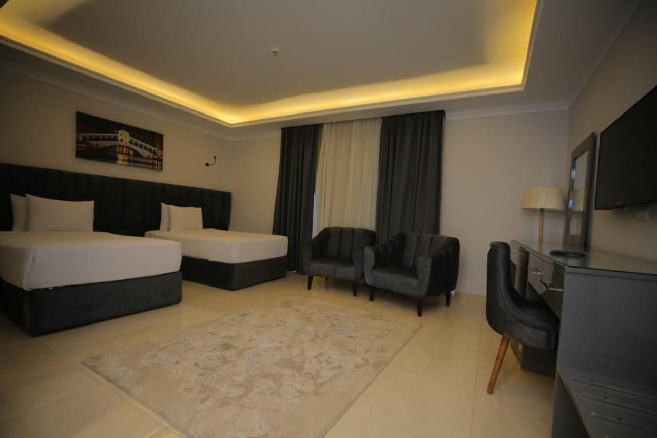 Deluxe Family Suite