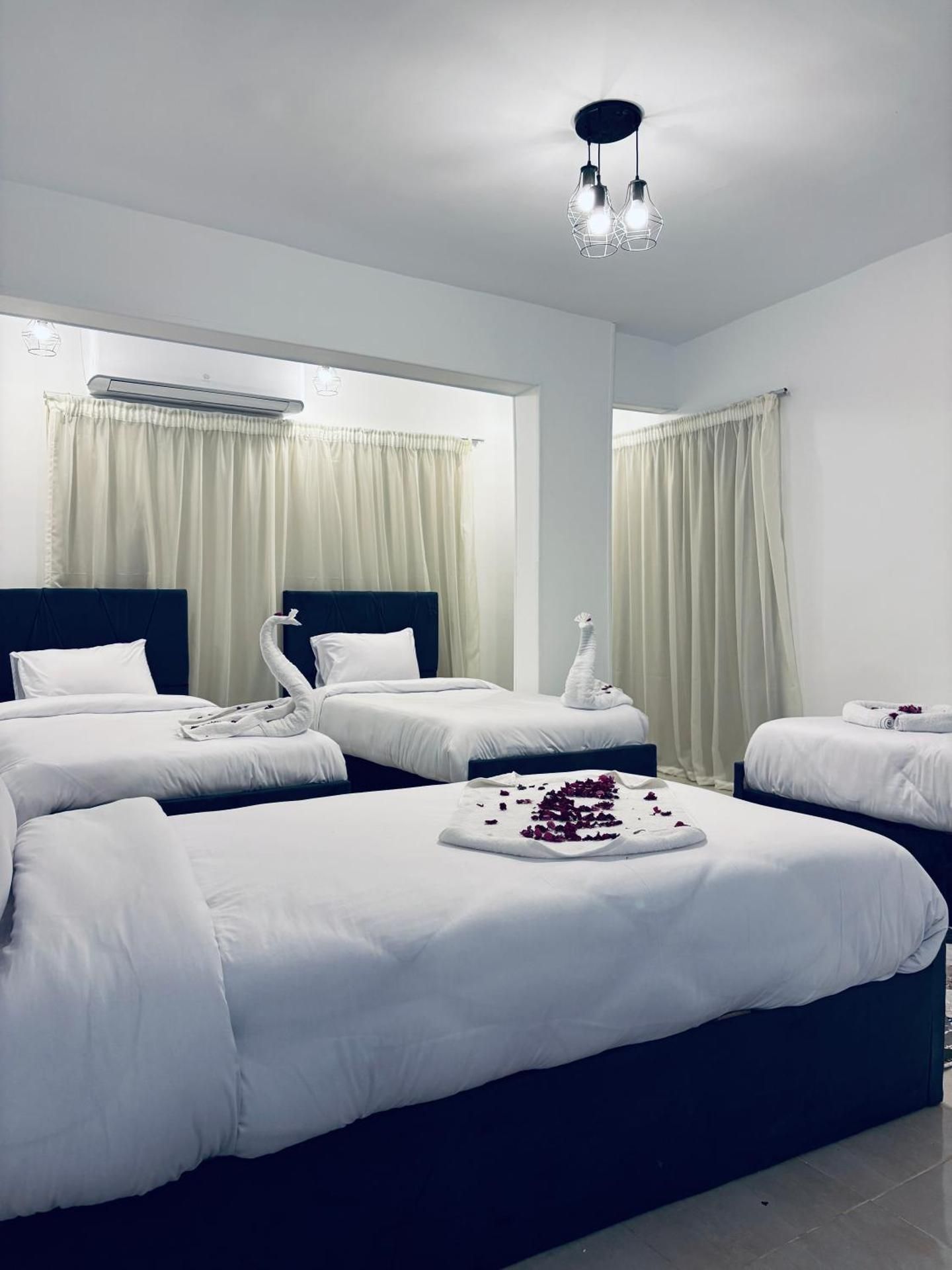 Deluxe Family Suite