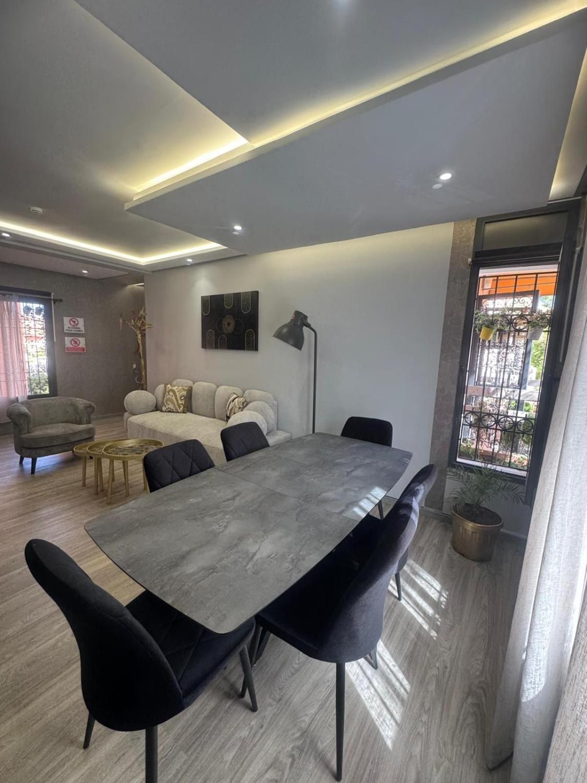 Lune Rouge Rooms