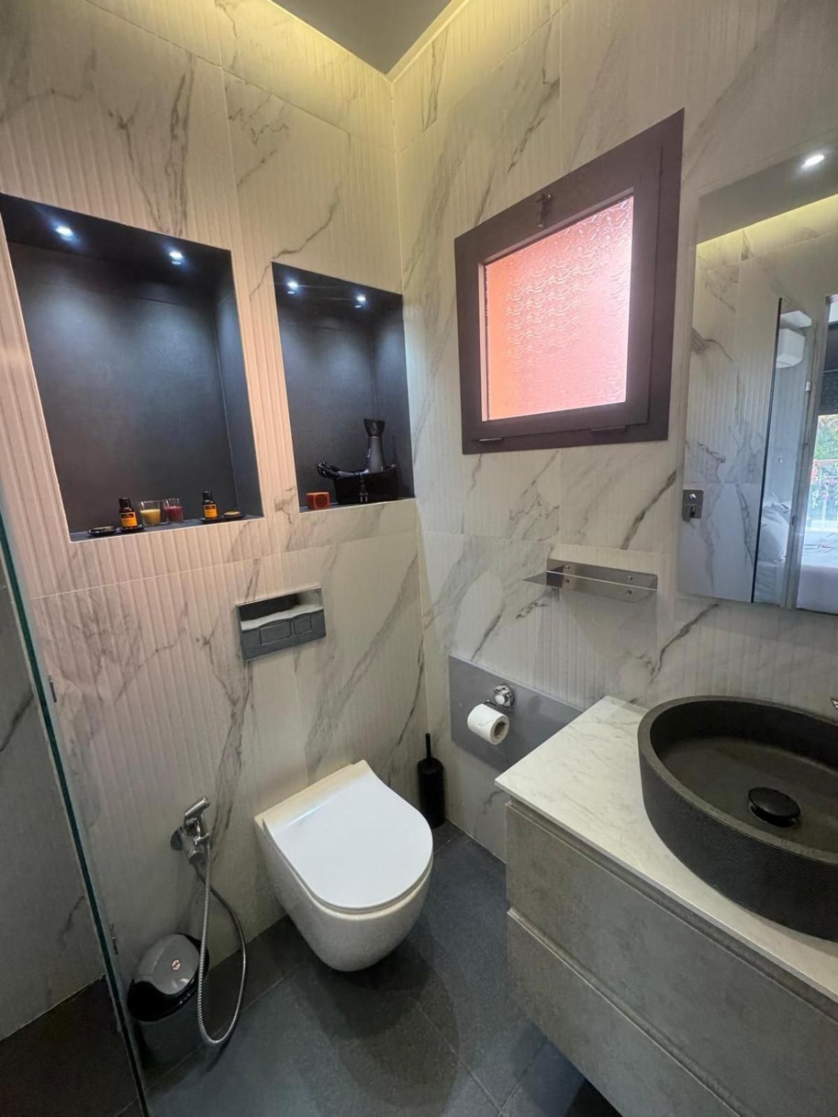 Lune Rouge Rooms