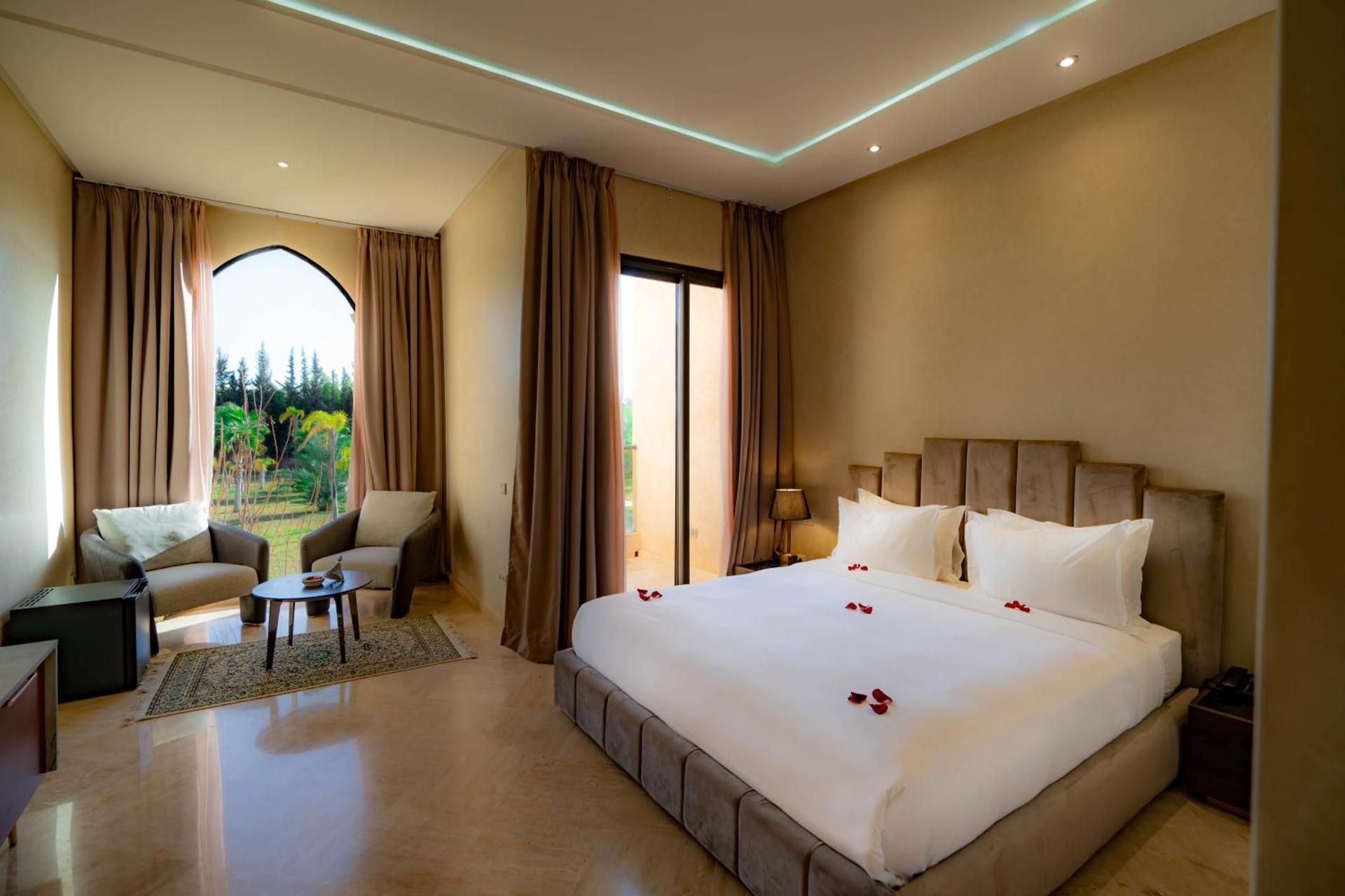 Palais Nouhass King Room with Pool View