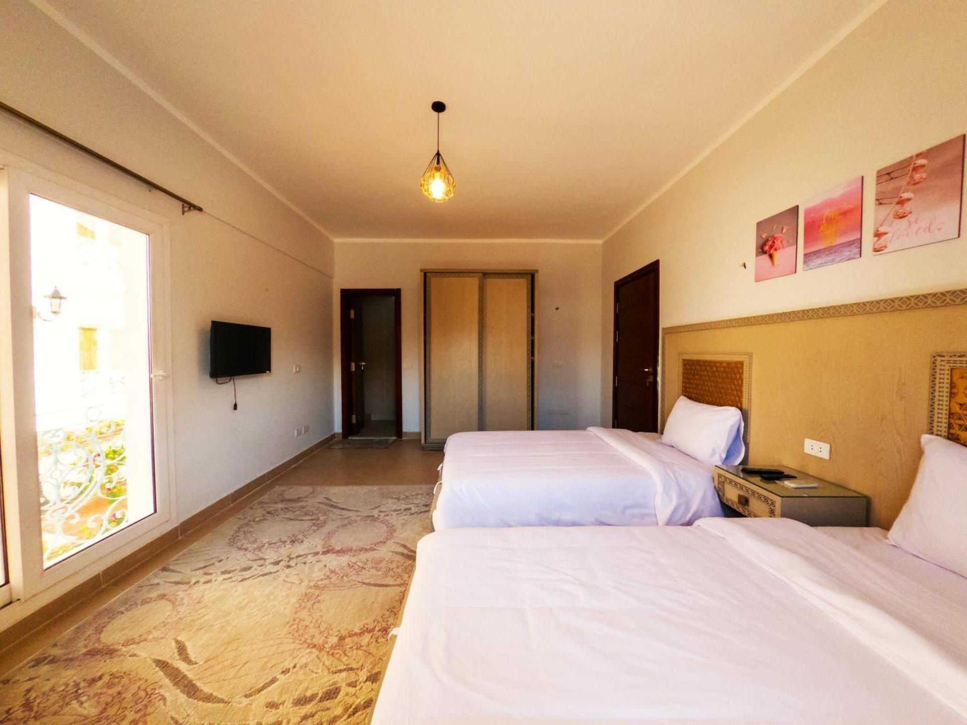 Two-Bedroom Deluxe Apartment with Balcony