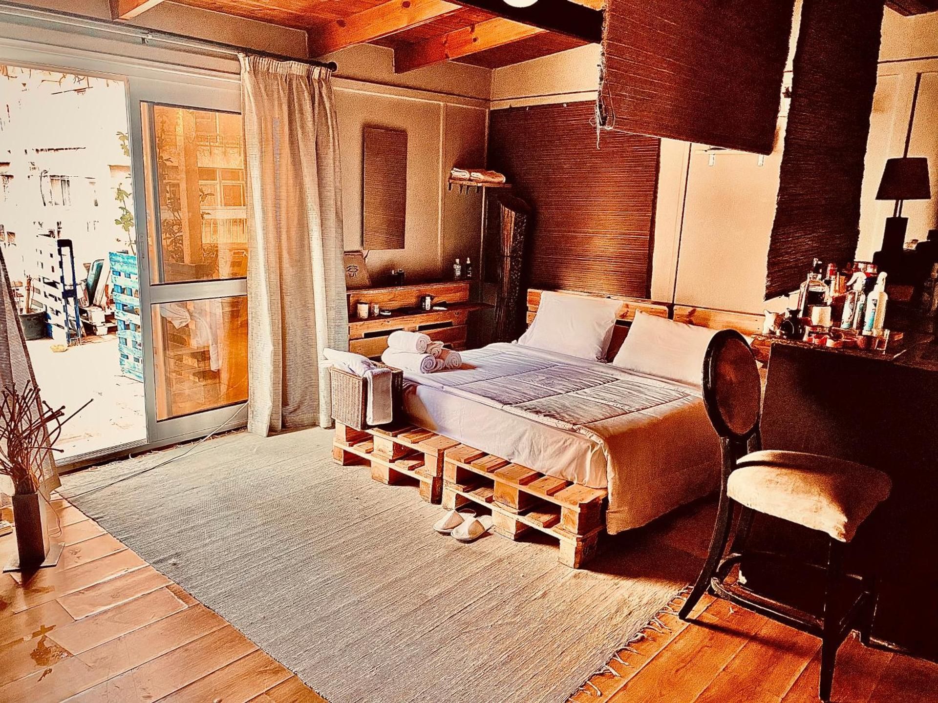 Queen Studio