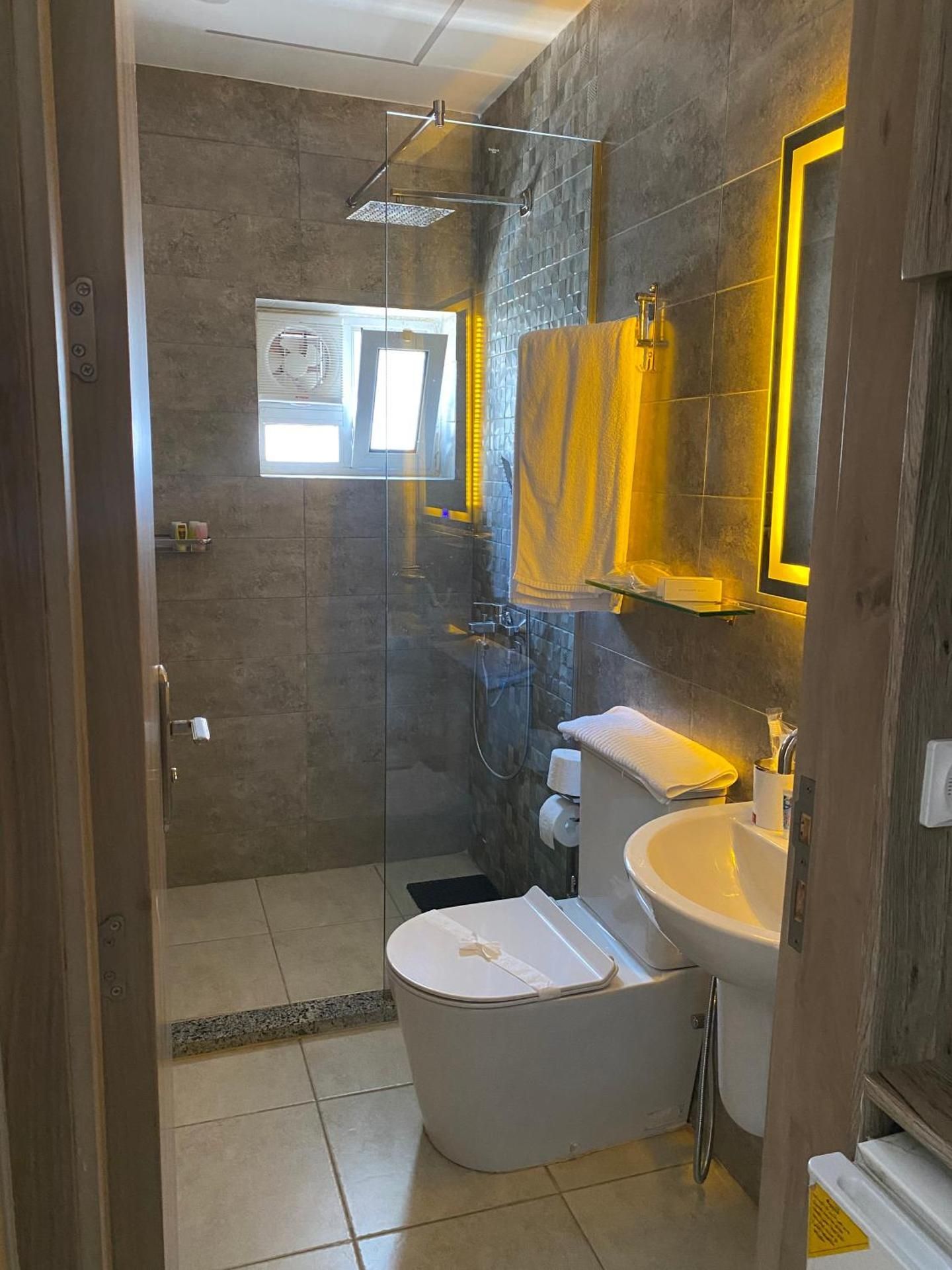 Holy Sheet Plus Twin Room with Balcony 3