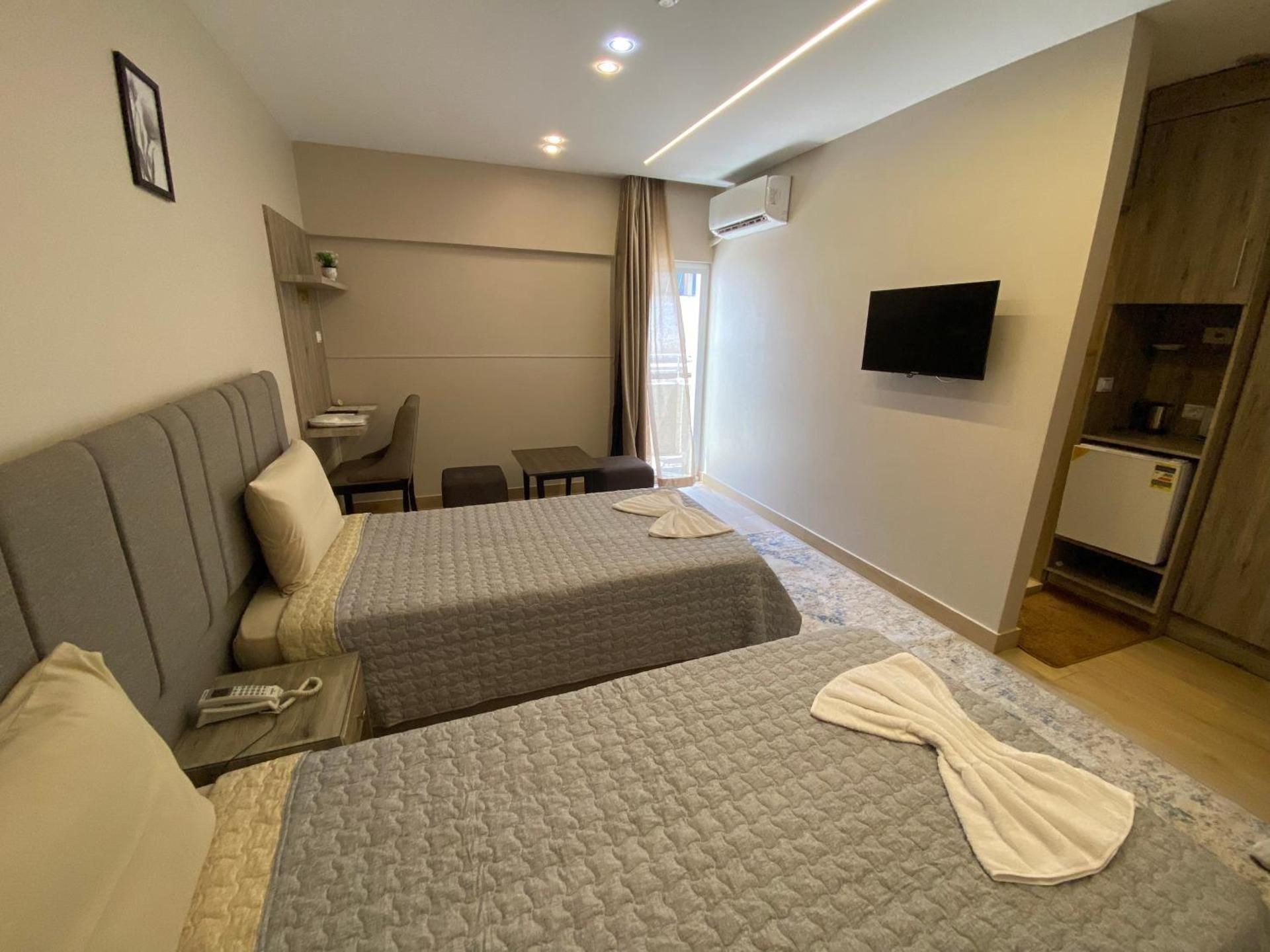 Holy Sheet Plus Twin Room with Balcony 2