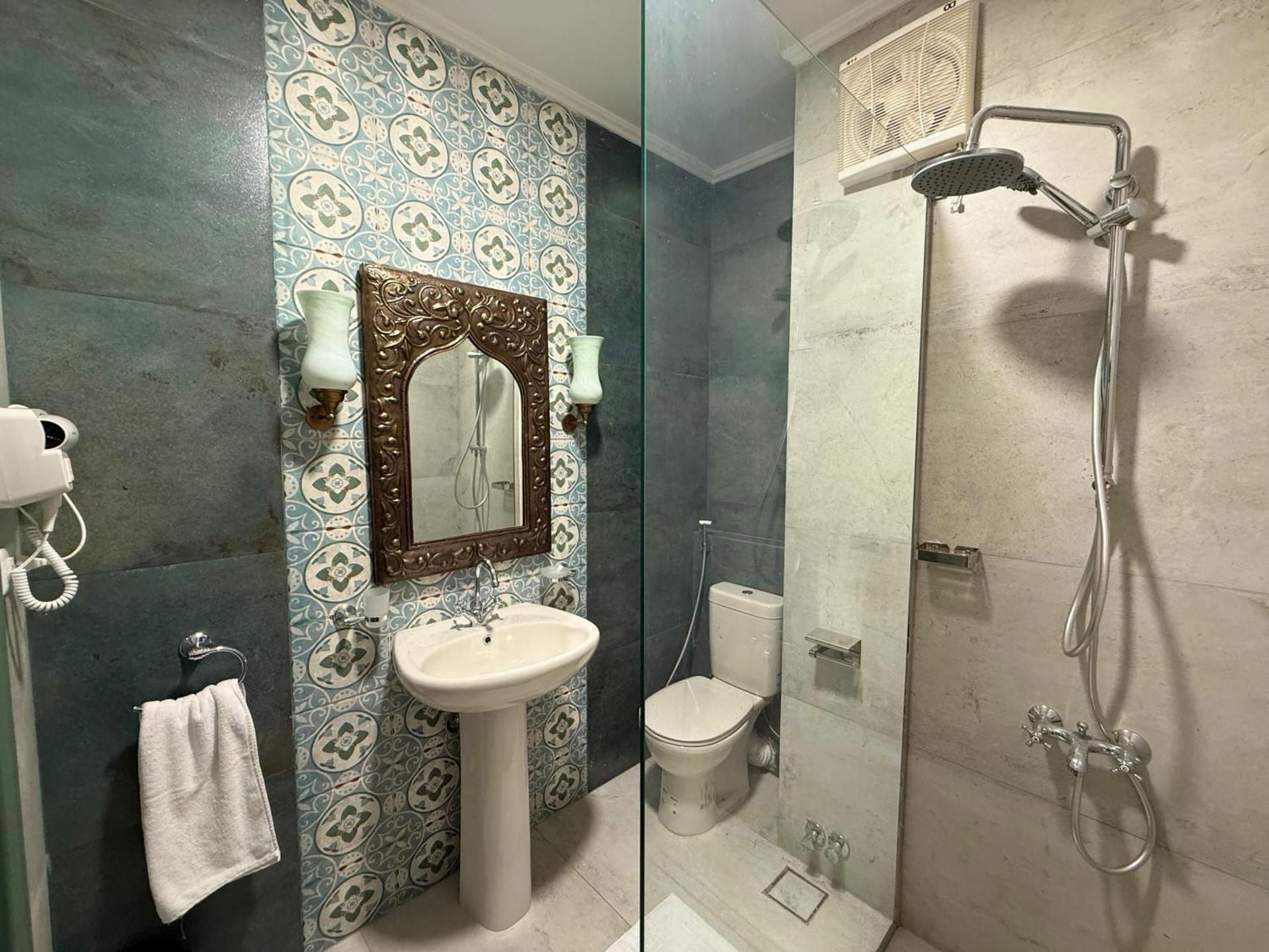 Odeon Palace Hotel Twin Room 3