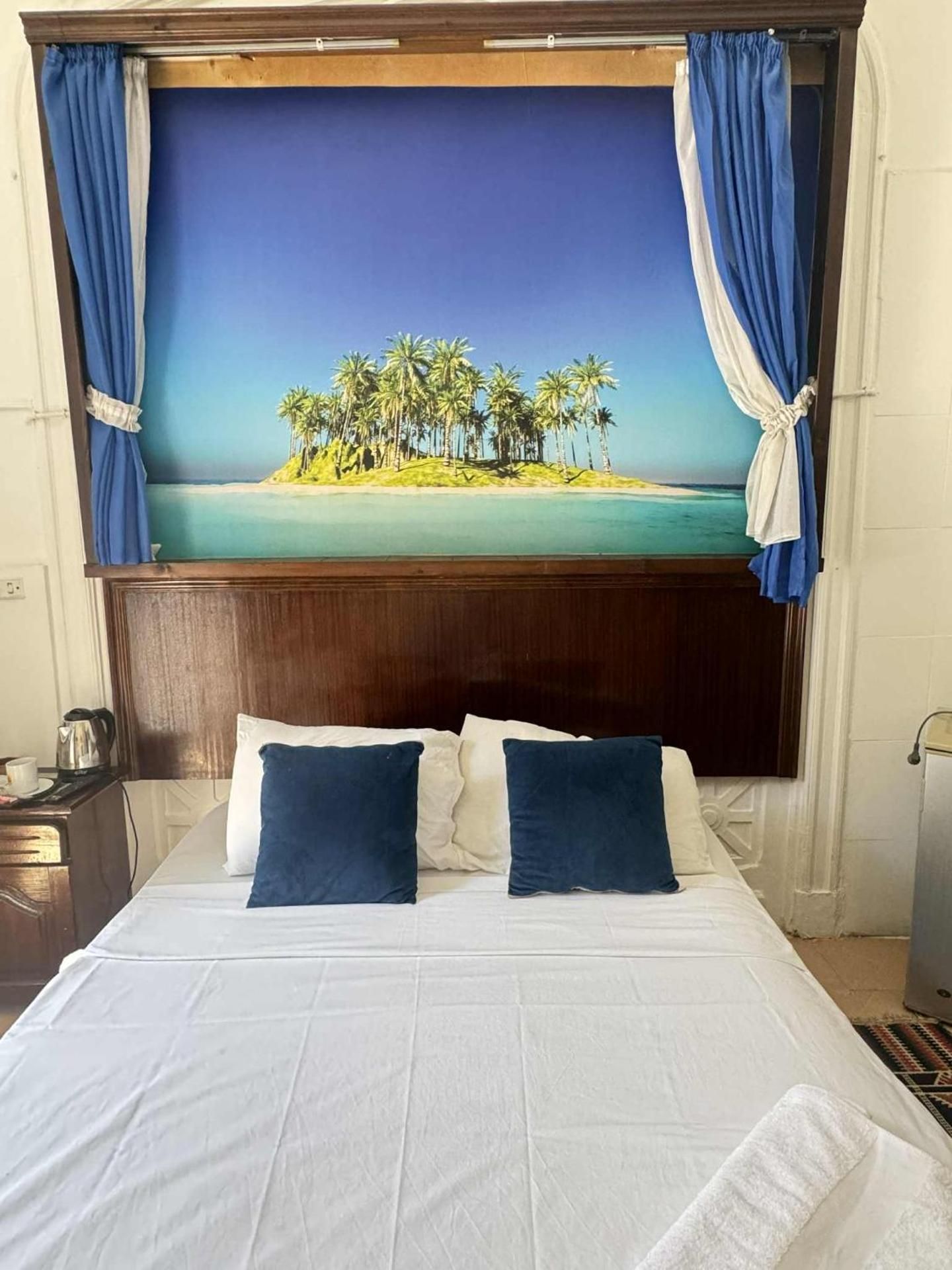 Single Room with Shared Bathroom