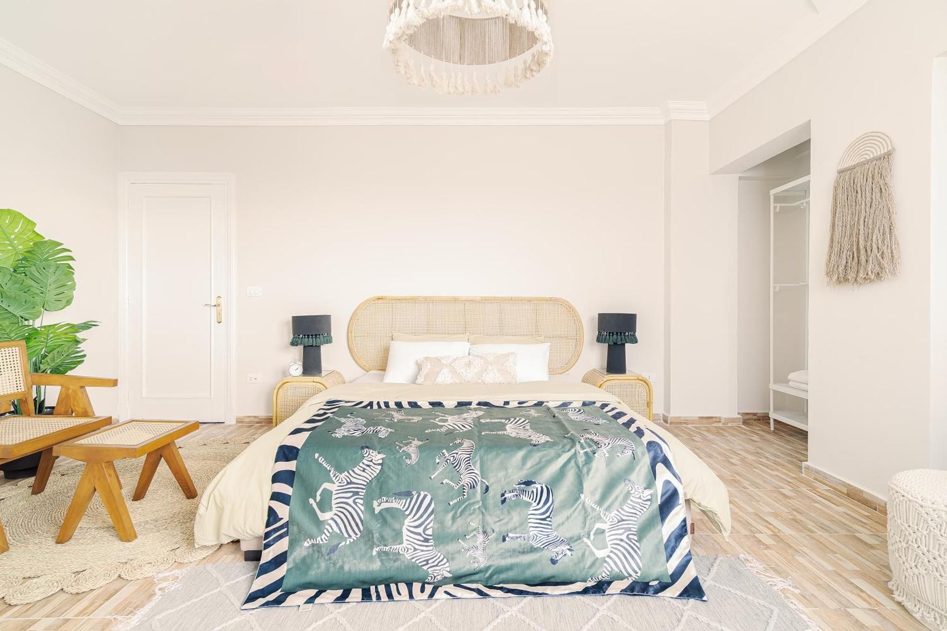 Three-Bedroom Apartment - Corner Sea View