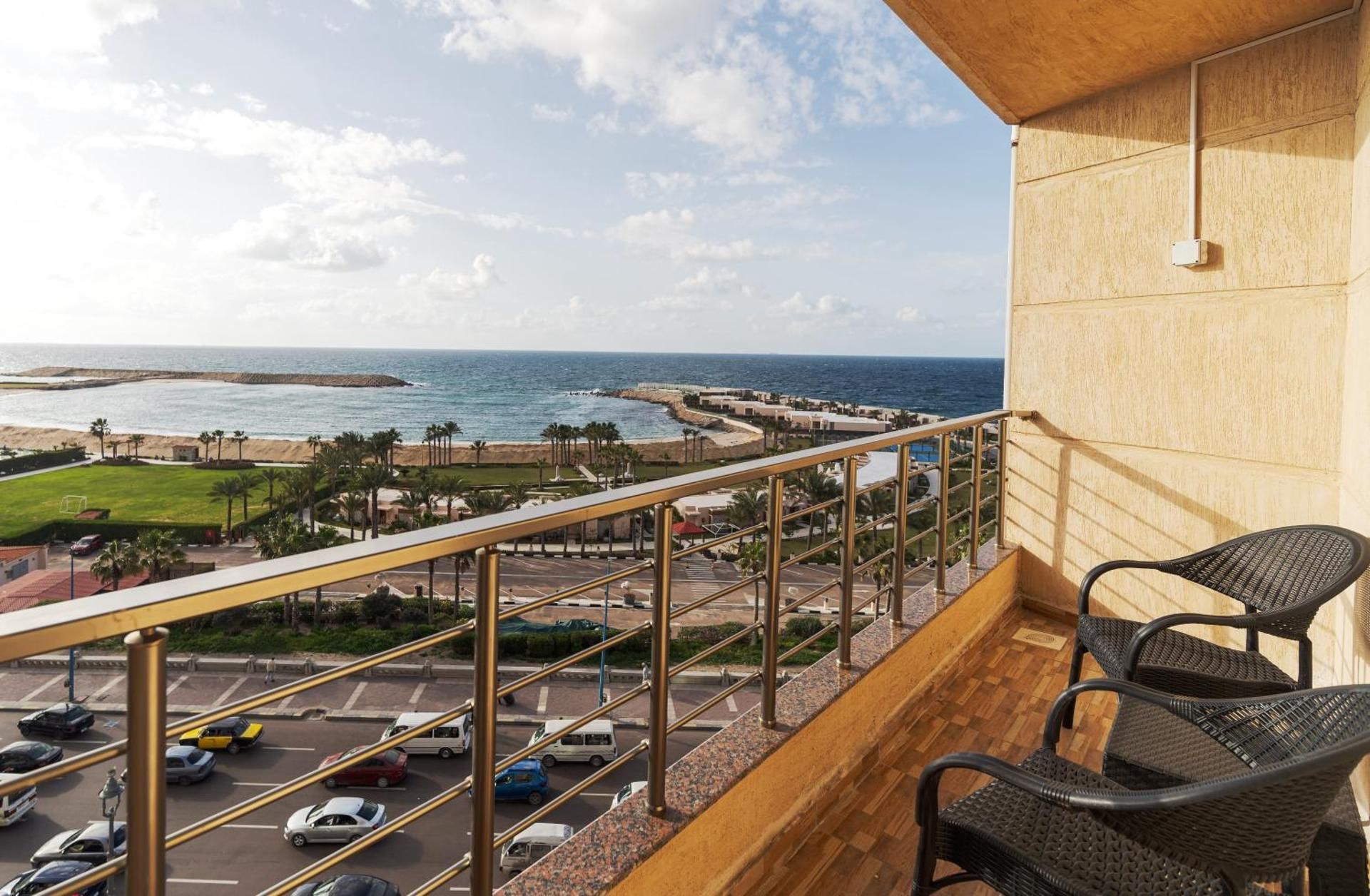 Three-Bedroom Apartment - Corner Sea View