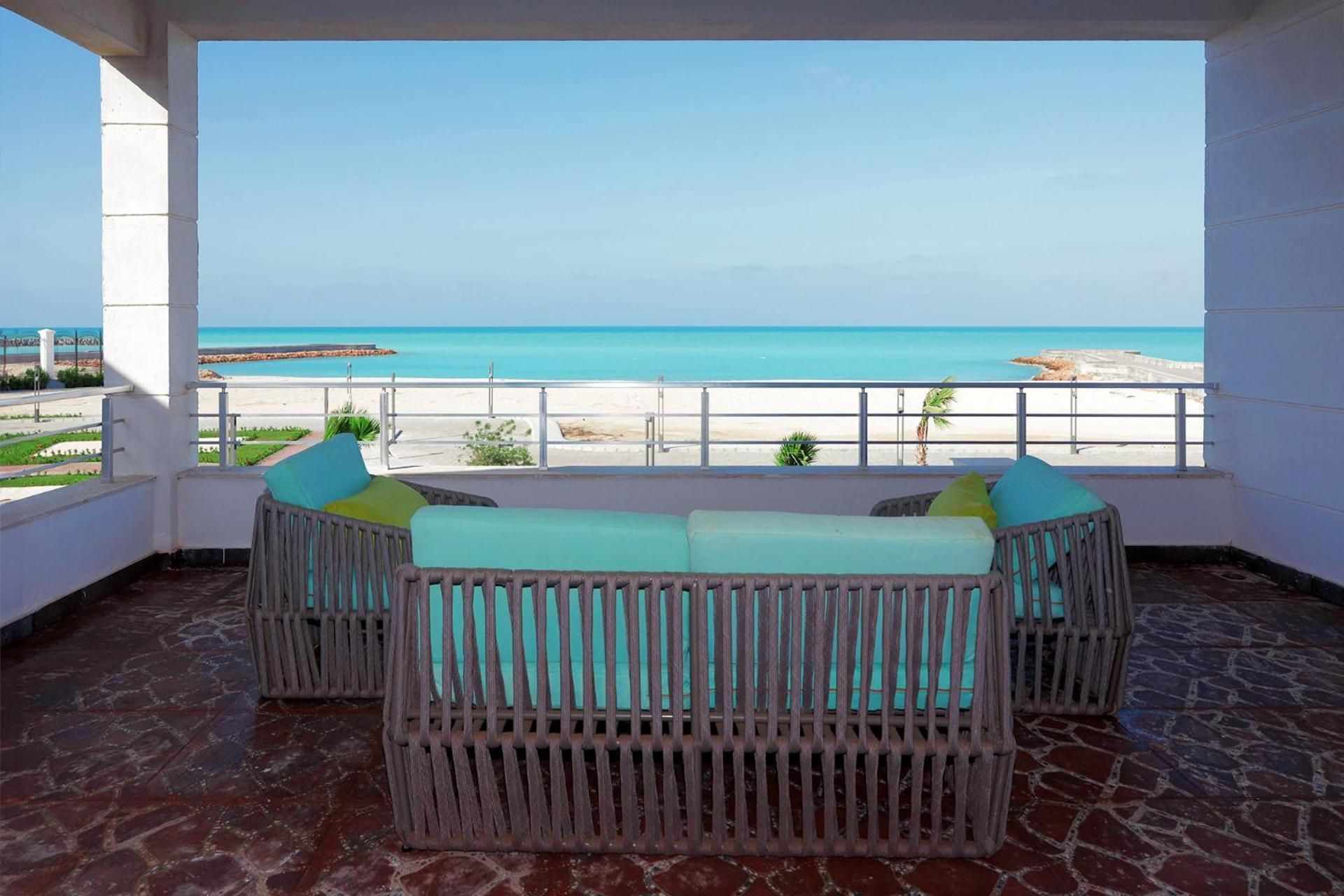 Elegant Chalet Two Bedroom With Sea View