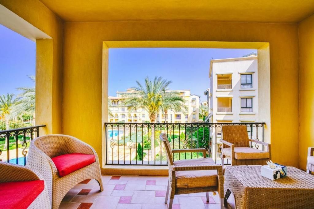 Four-Bedroom Apartment with Pool View