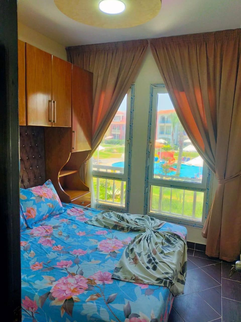 One-Bedroom Apartment with Pool View