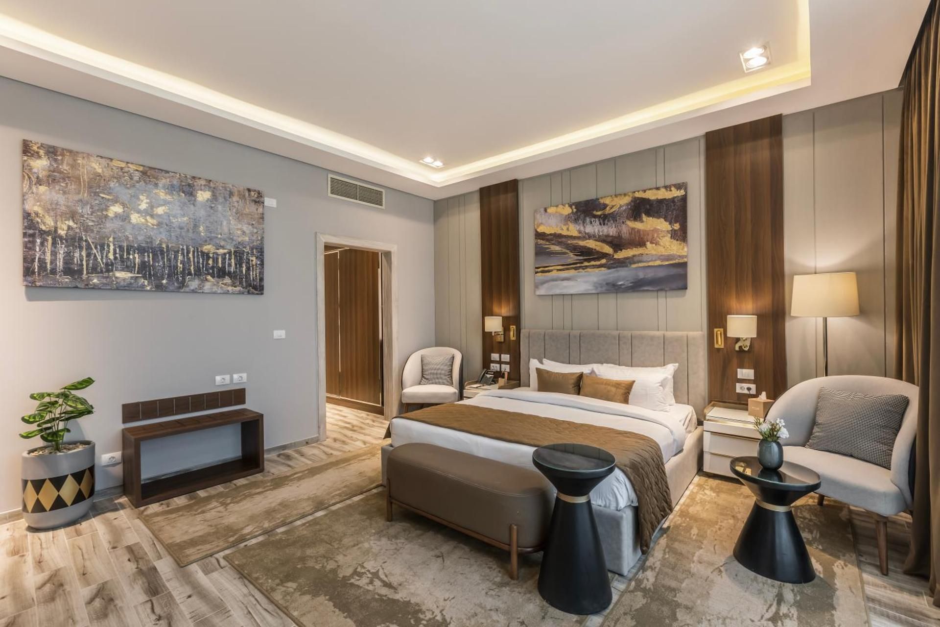 Deluxe Suite Lake View