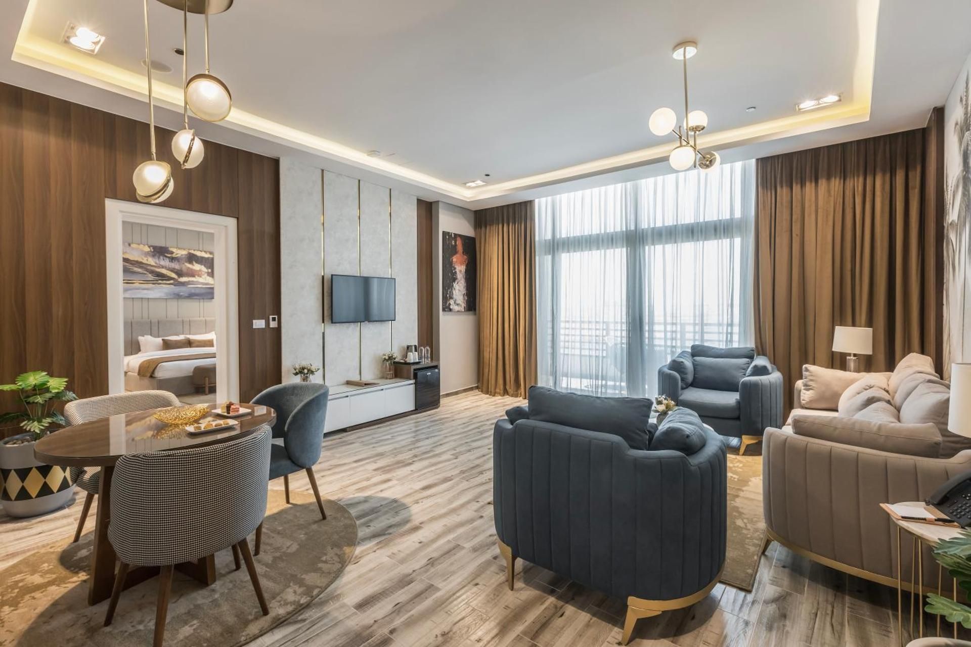 Deluxe Suite With Lake View For Egyptian & Foreigner Resident 