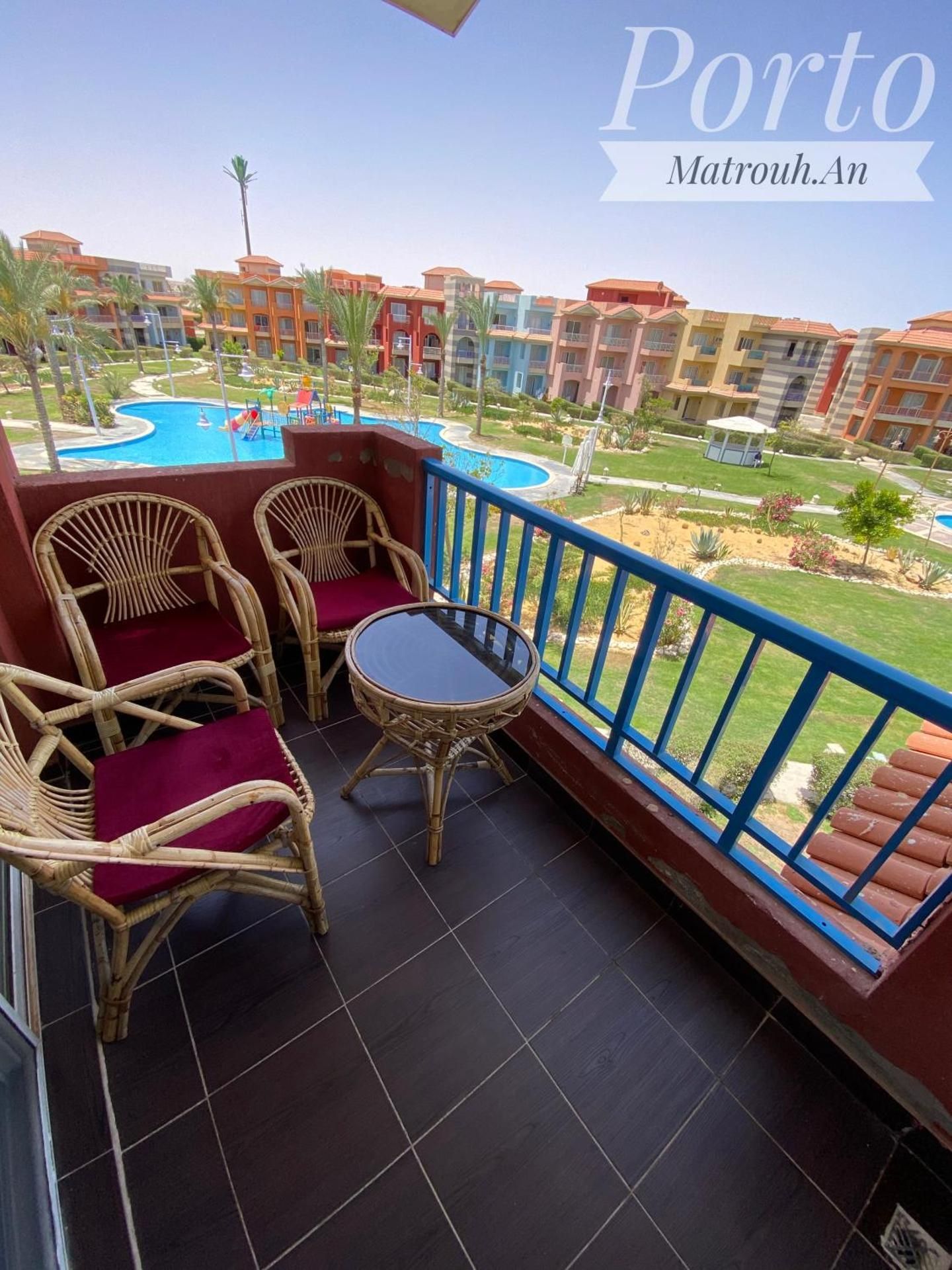 Apartment with Pool View 