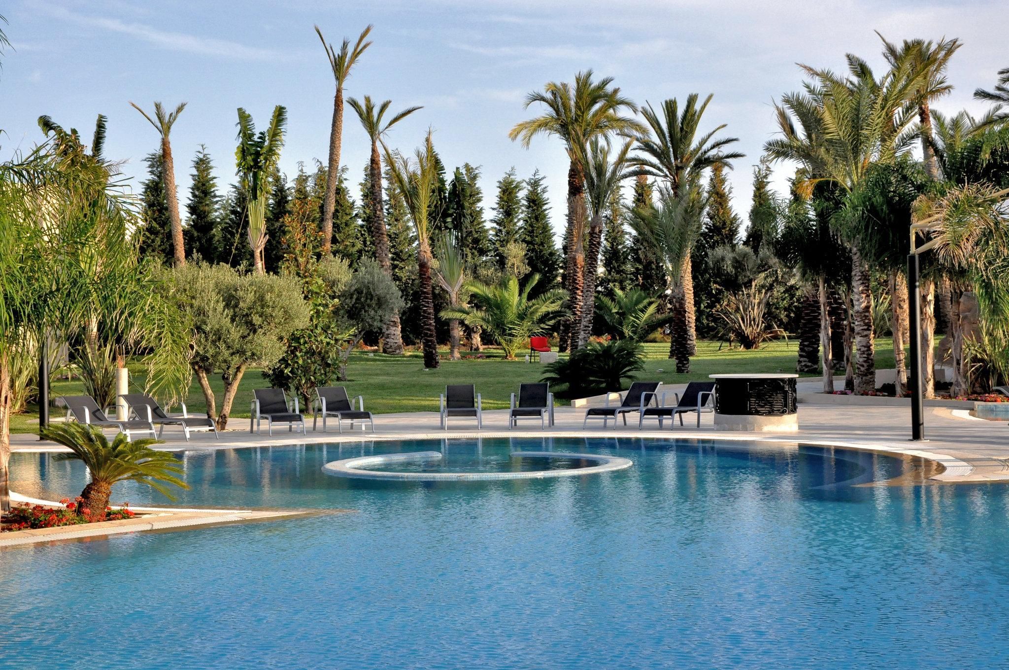 swimming pool [outdoor]