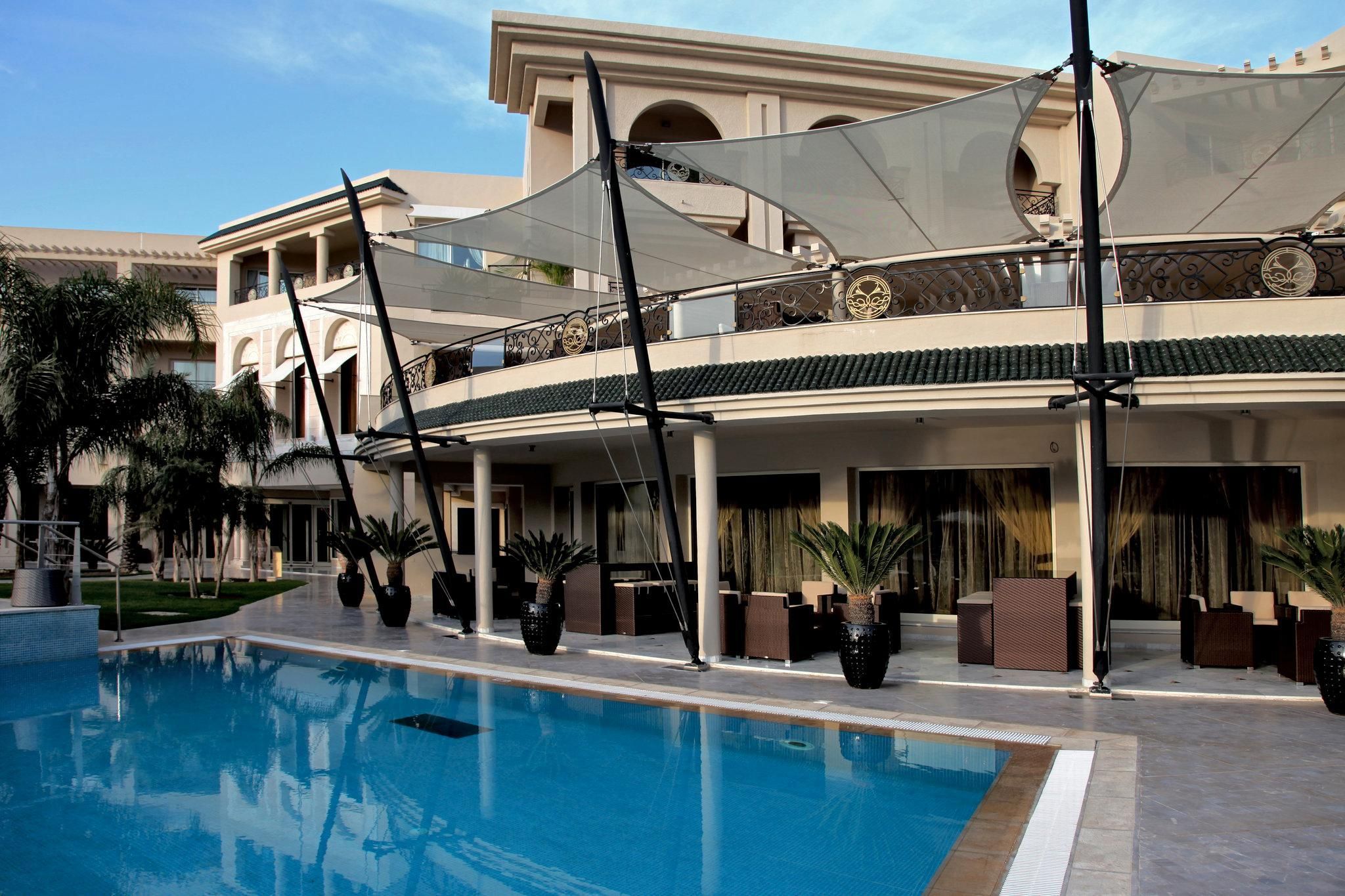 swimming pool [outdoor]