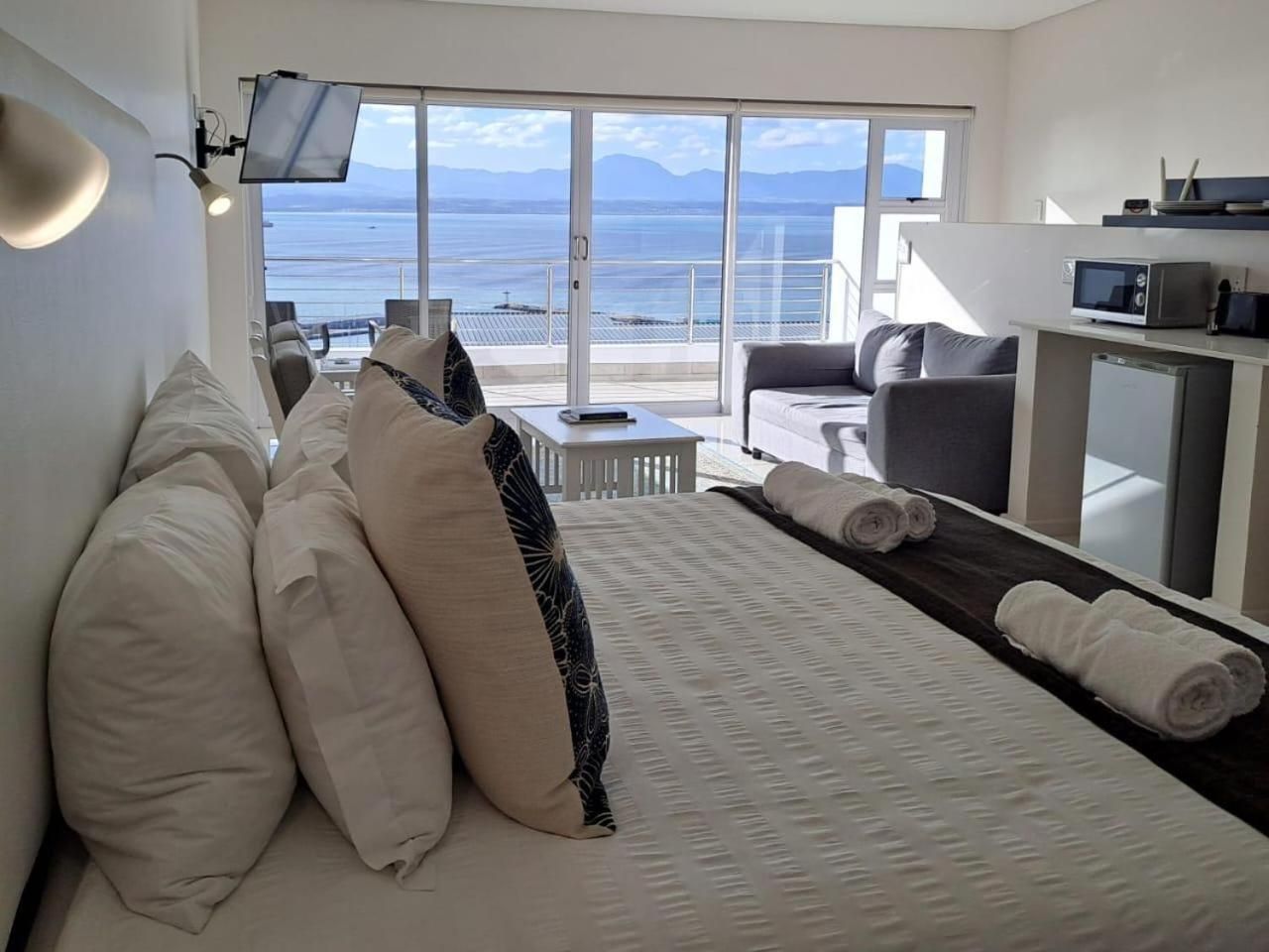 Double Room with Balcony and Sea View