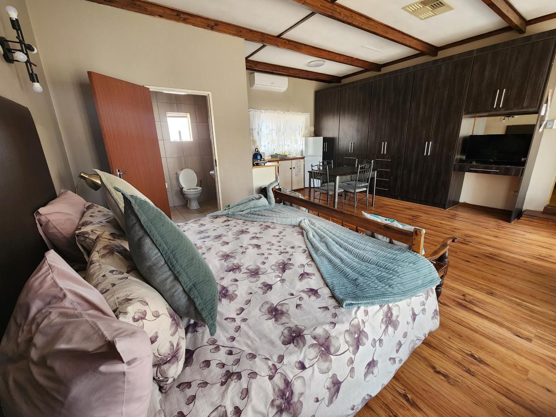 Business King Room