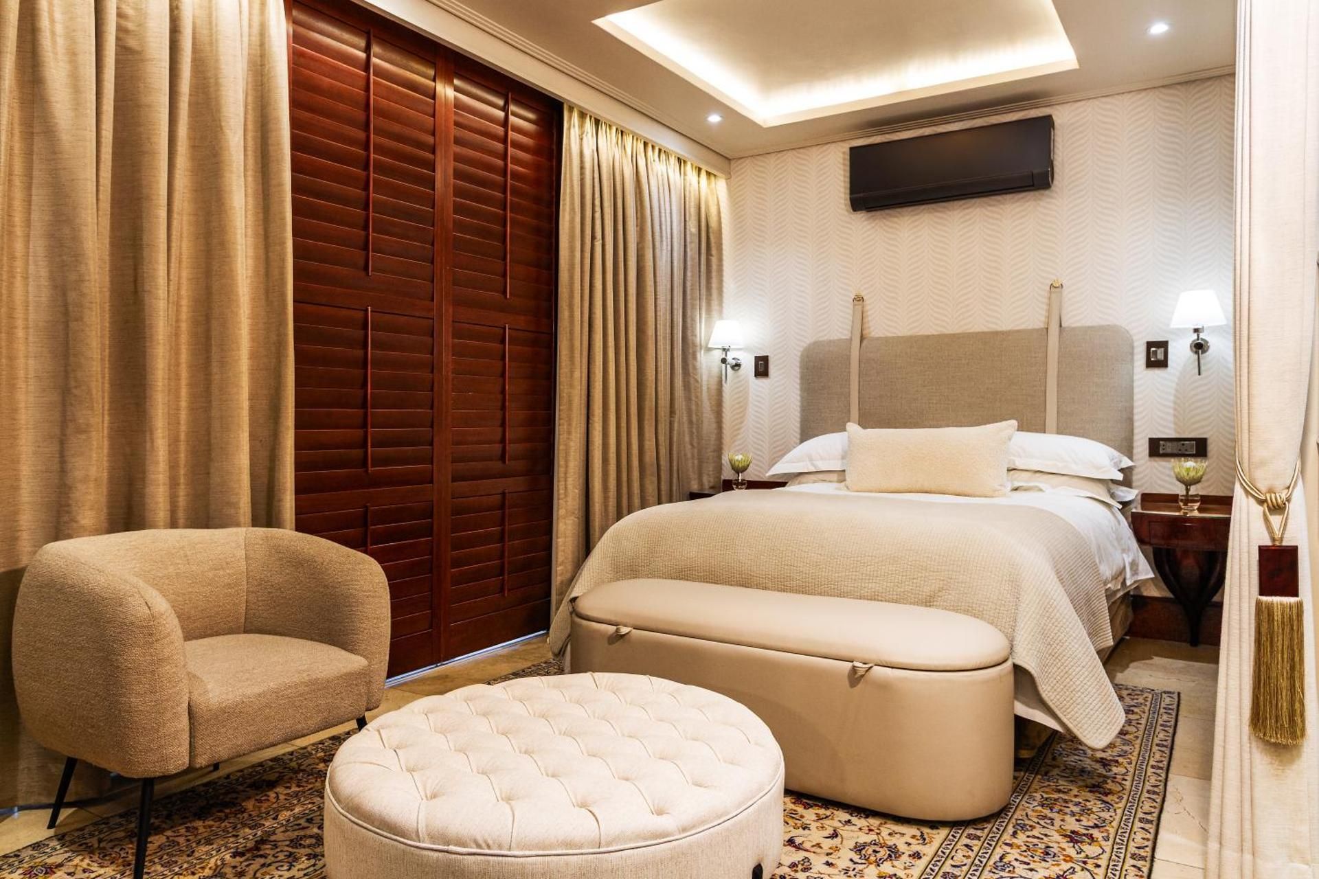 Deluxe King Room
