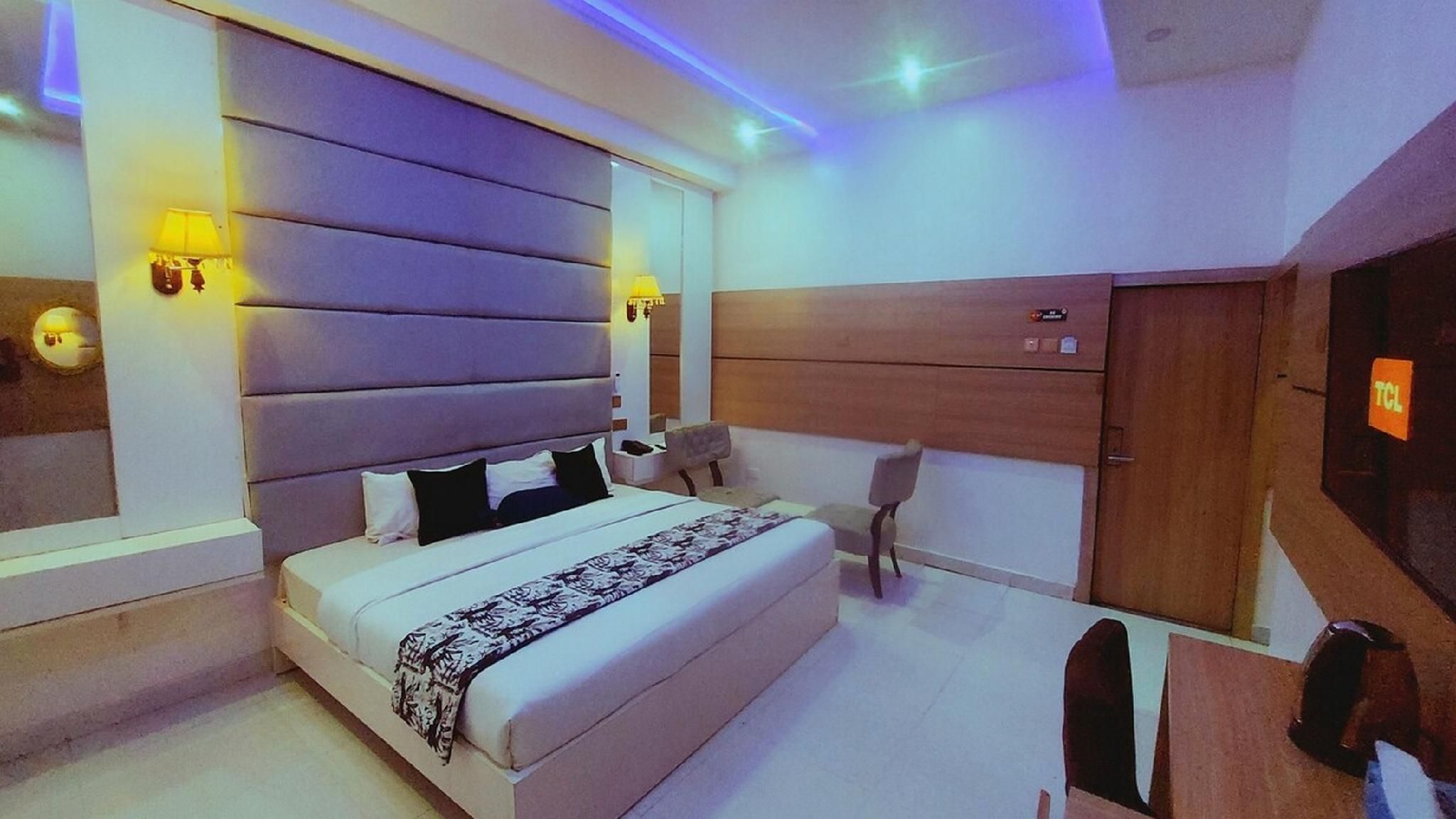 OLYMPUS HOTEL & SUITES Executive