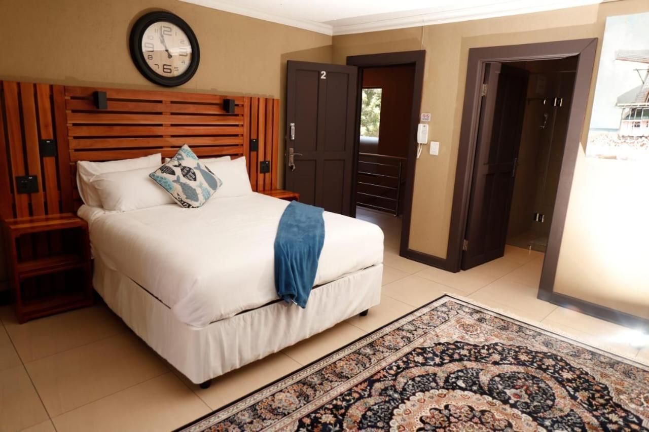 Lily's Guesthouse Double Room with Balcony 2