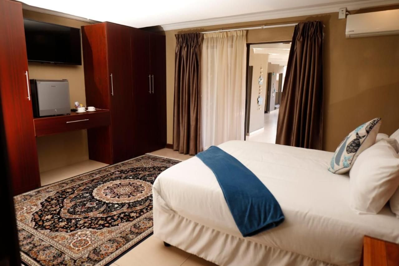 Lily's Guesthouse Double Room with Balcony