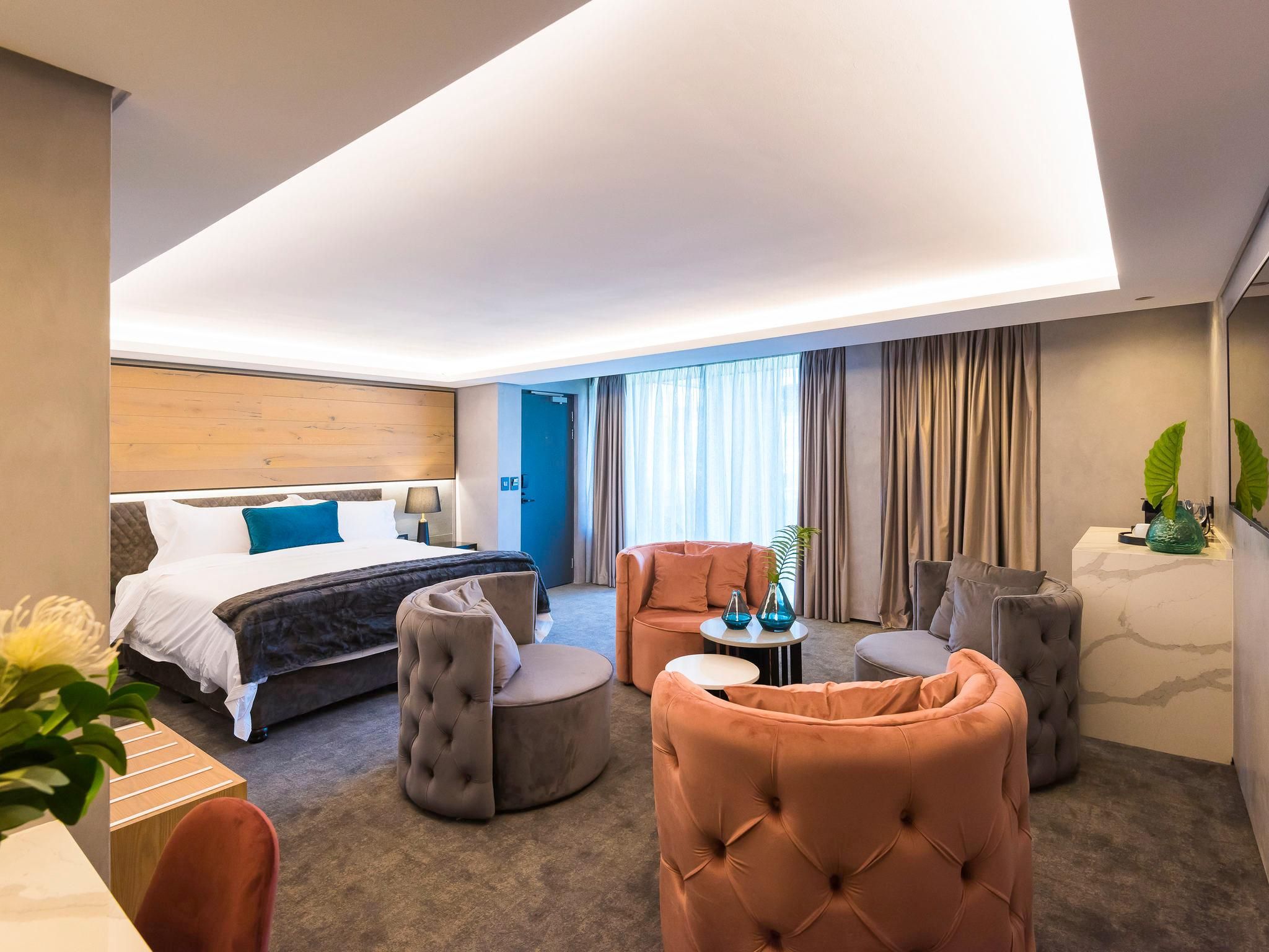 Superior Room with 1 King-Size bed