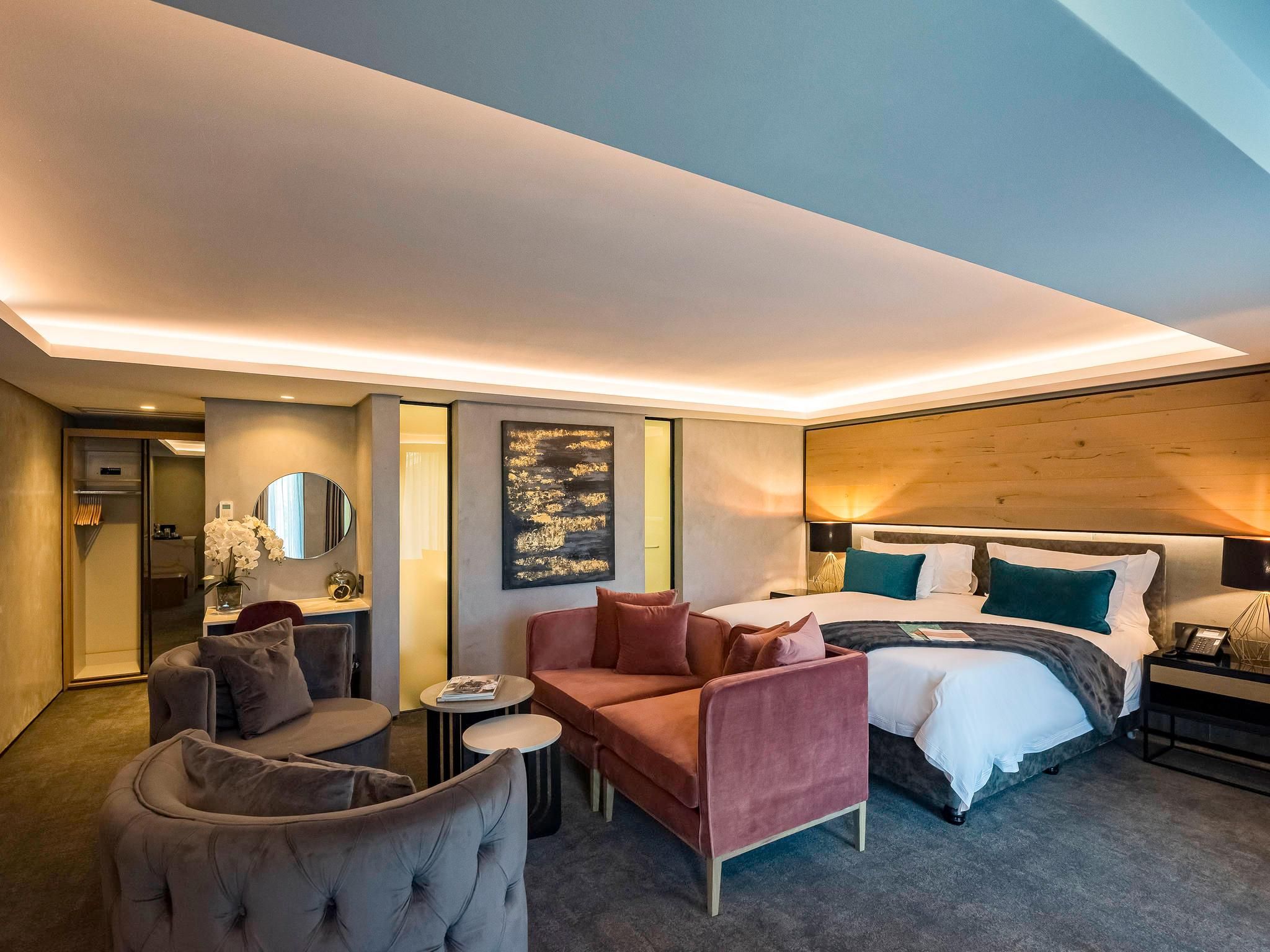 Superior Room with 1 King-Size bed