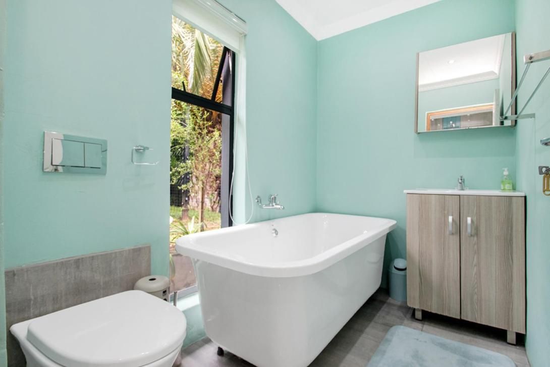 Queen Suite with Pool View