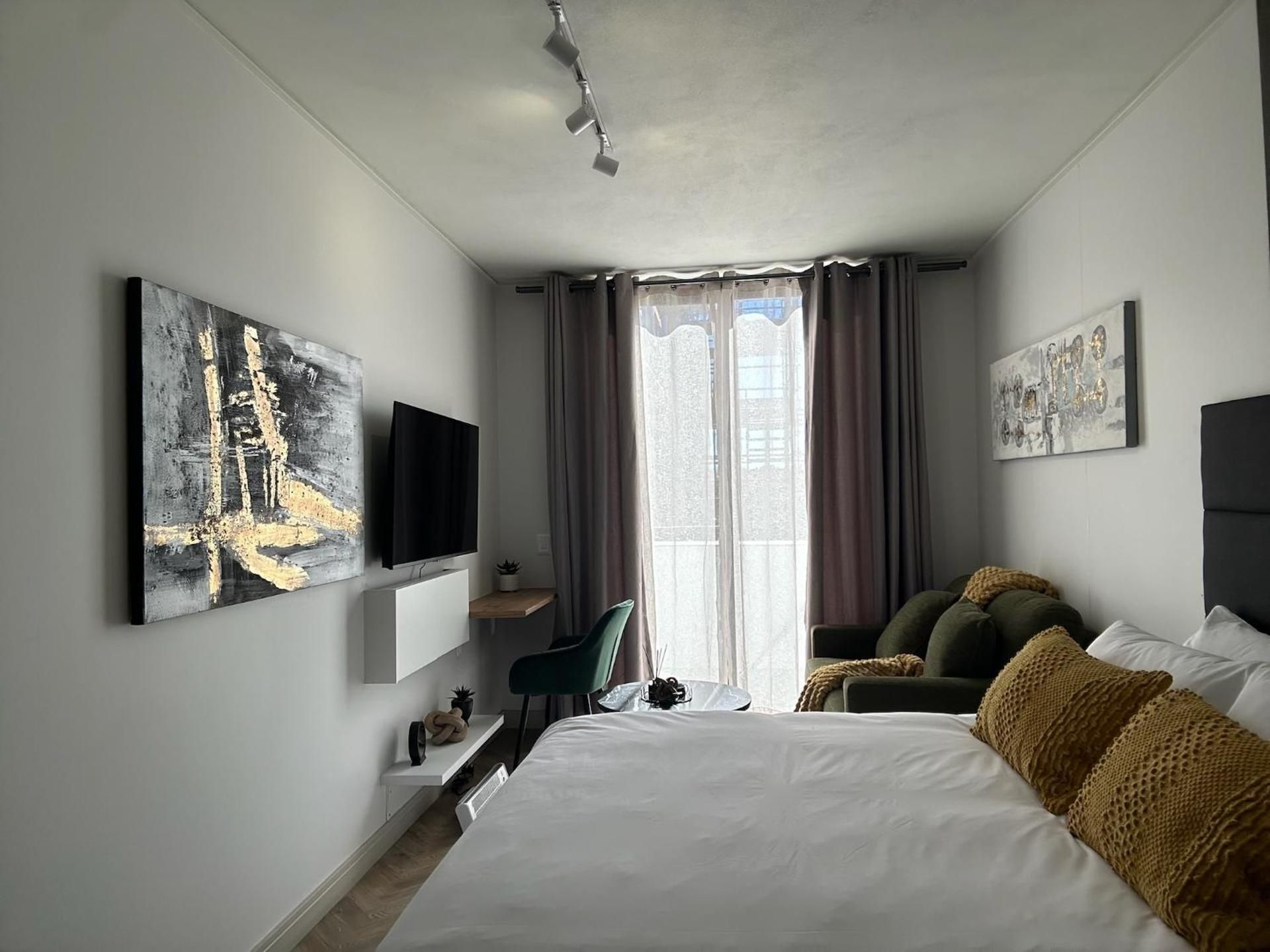 One-Bedroom Apartment with Balcony