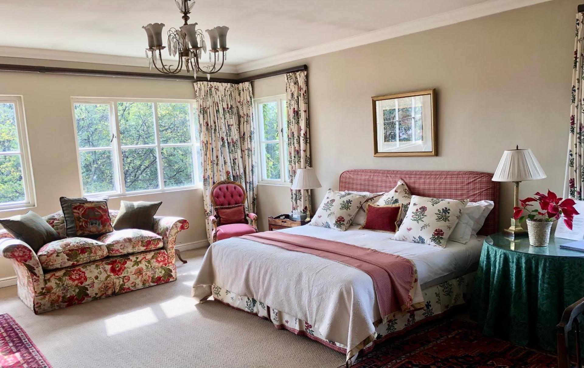 Deluxe Double Room (2 Adults + 1 Child)