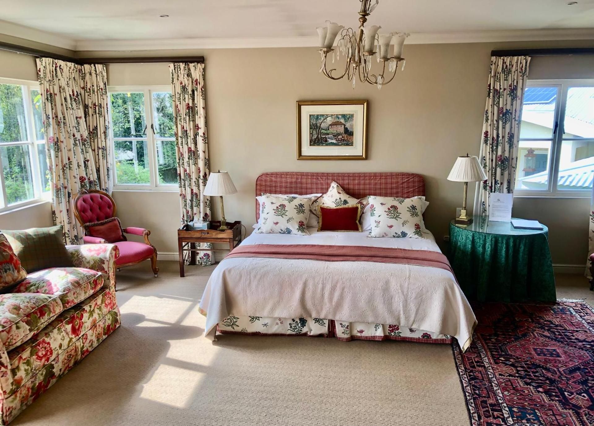Deluxe Double Room (2 Adults + 1 Child)