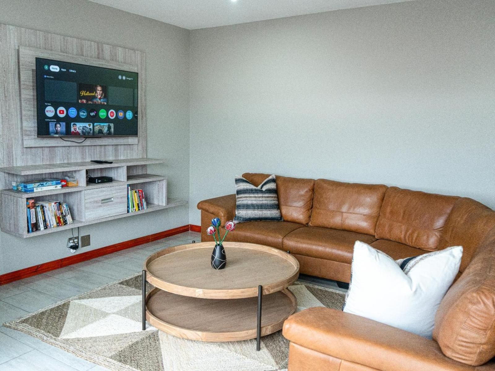 shared lounge/tv area