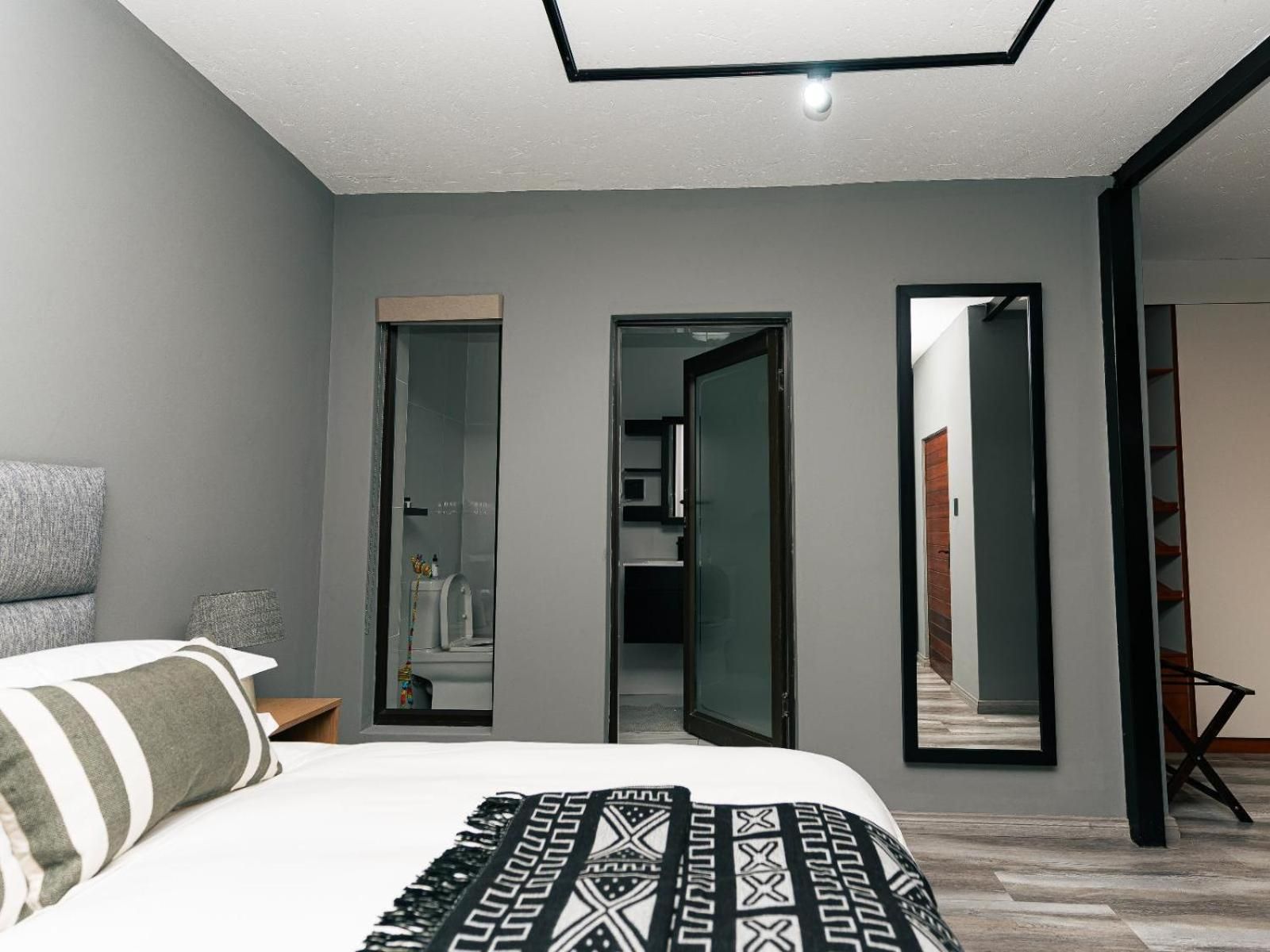 Soweto Boutique Hotel Deluxe Queen Room 3