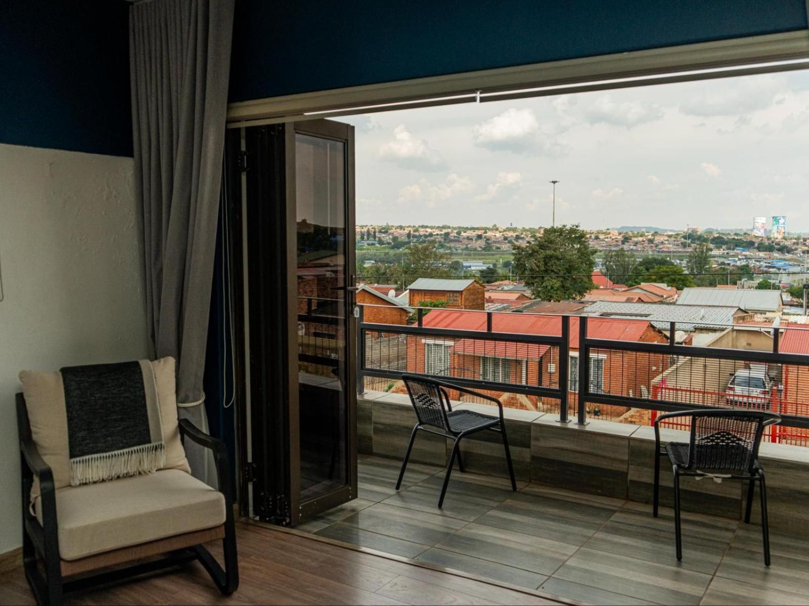 Soweto Boutique Hotel Suite 2