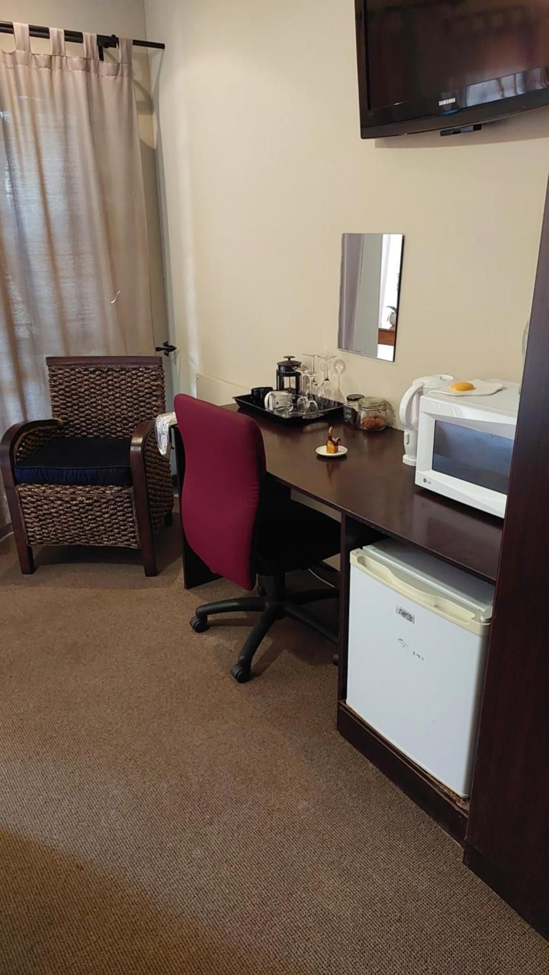 Deluxe Double Room (2 Adults + 1 Child)