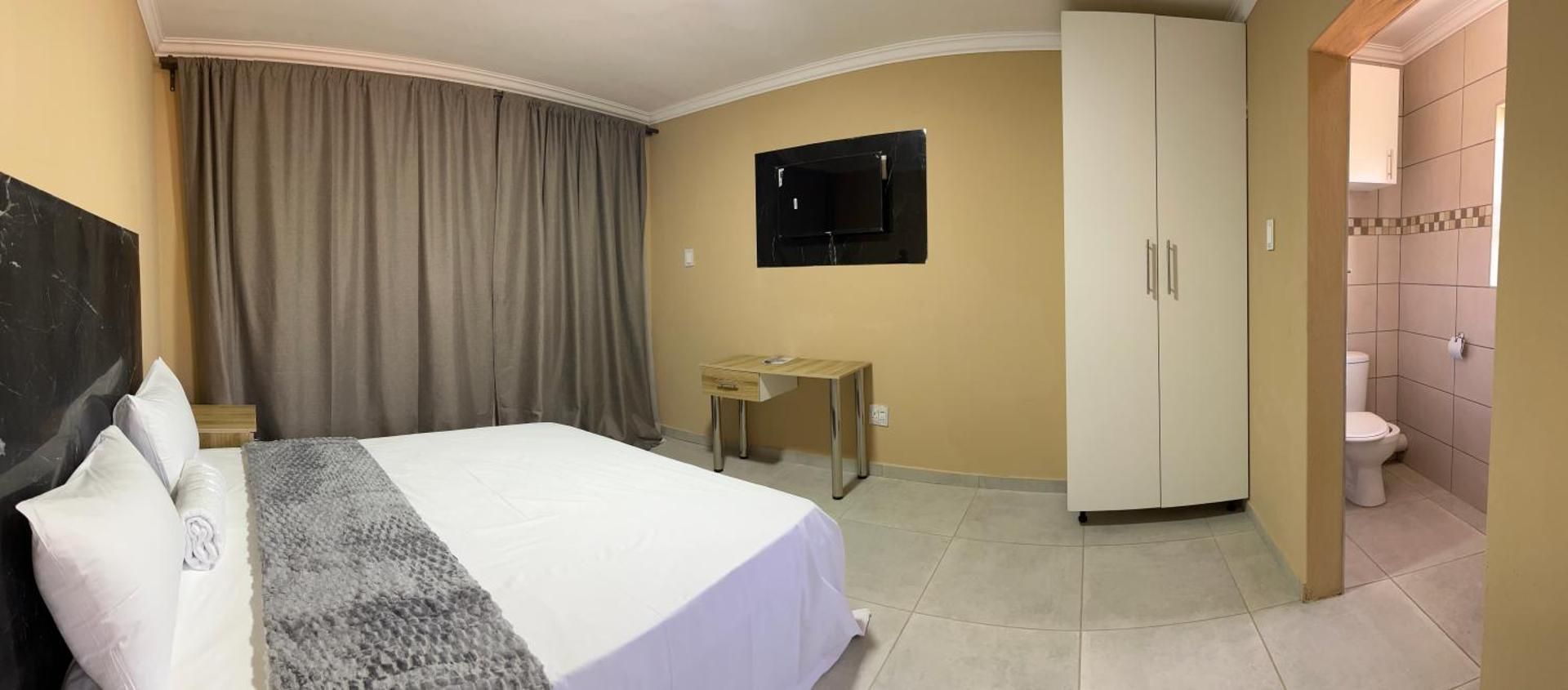 Deluxe Double Room (2 Adults + 1 Child)