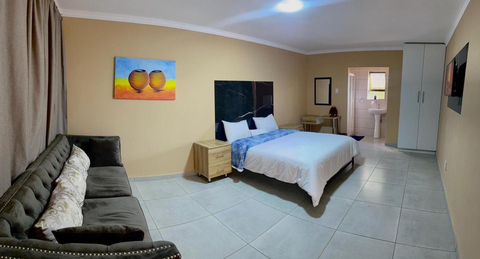 Standard Queen Room
