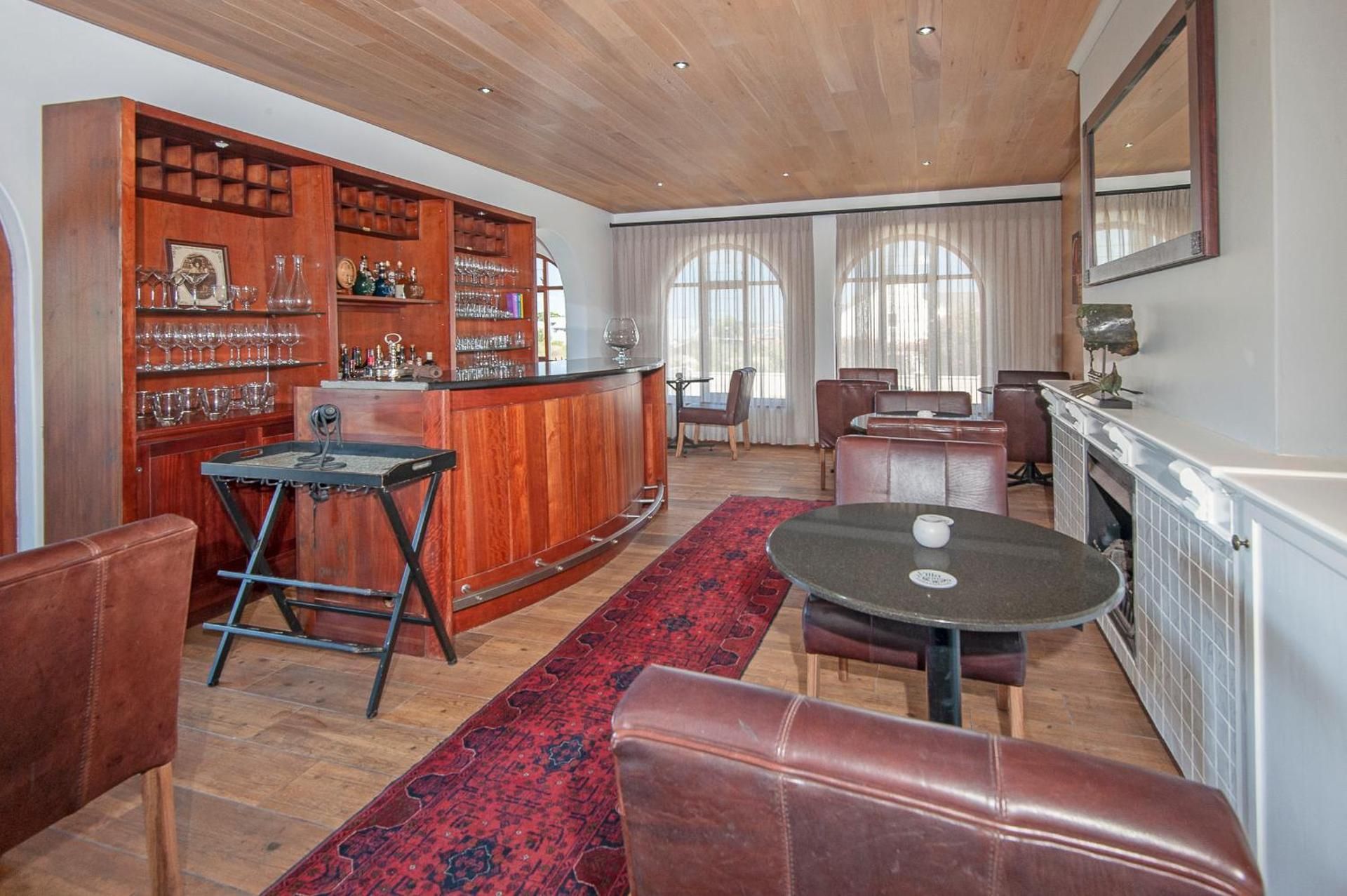 shared lounge/tv area