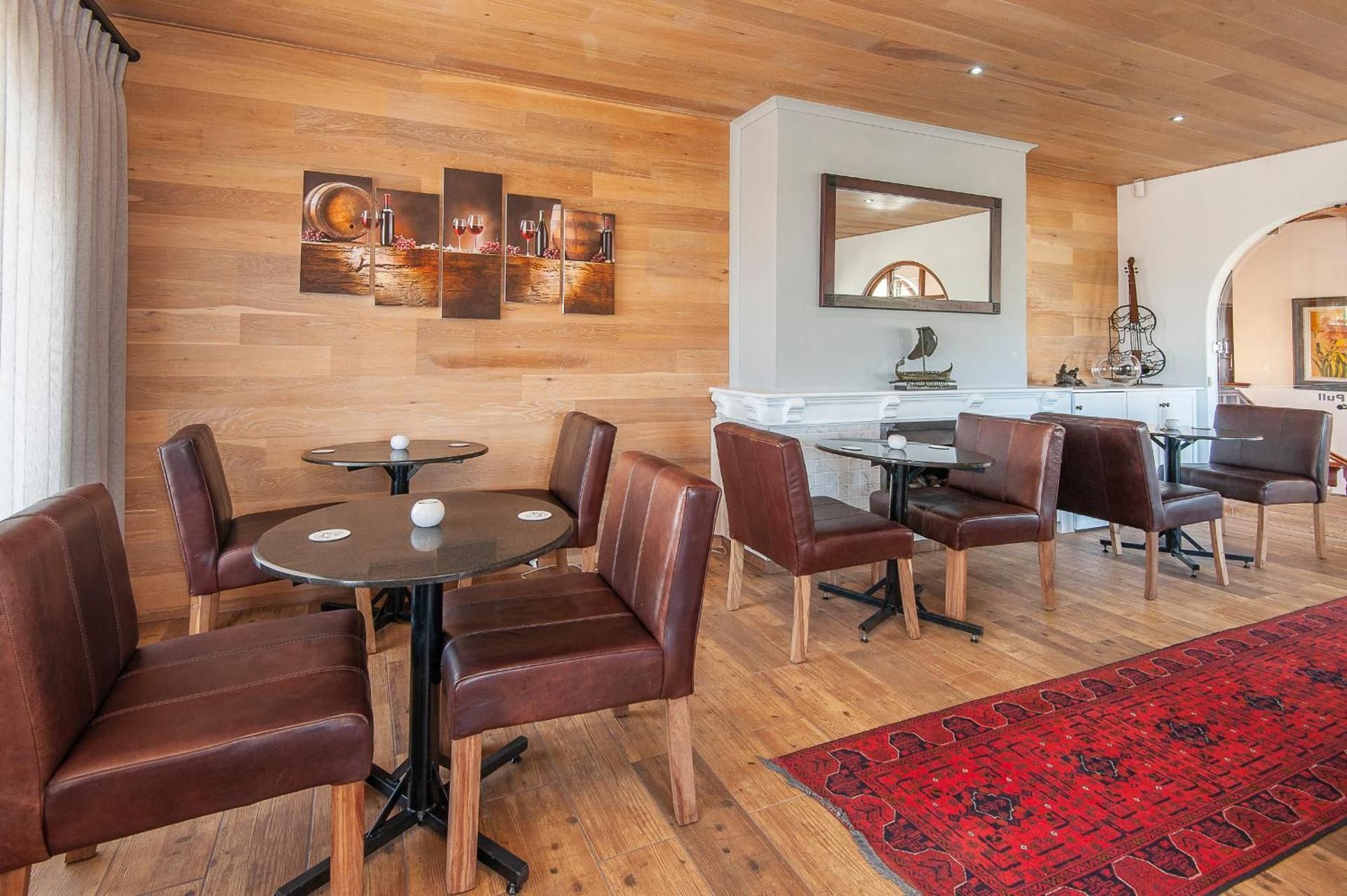 shared lounge/tv area