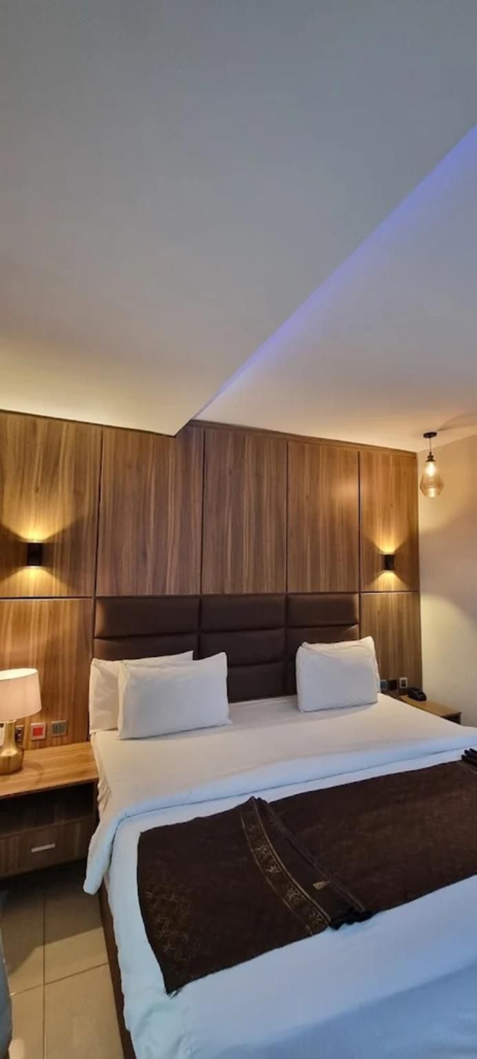 Pinnatech Suites Awka Deluxe Room 4